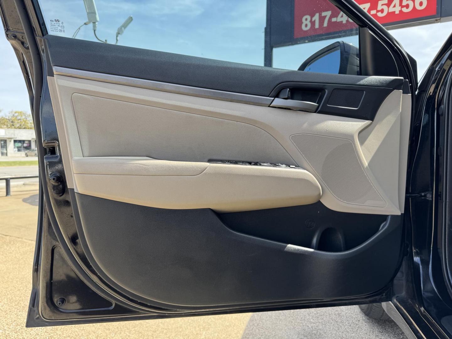 2018 BLACK HYUNDAI ELANTRA LIMITED; SE (KMHD84LF3JU) , located at 5900 E. Lancaster Ave., Fort Worth, TX, 76112, (817) 457-5456, 0.000000, 0.000000 - Photo#7