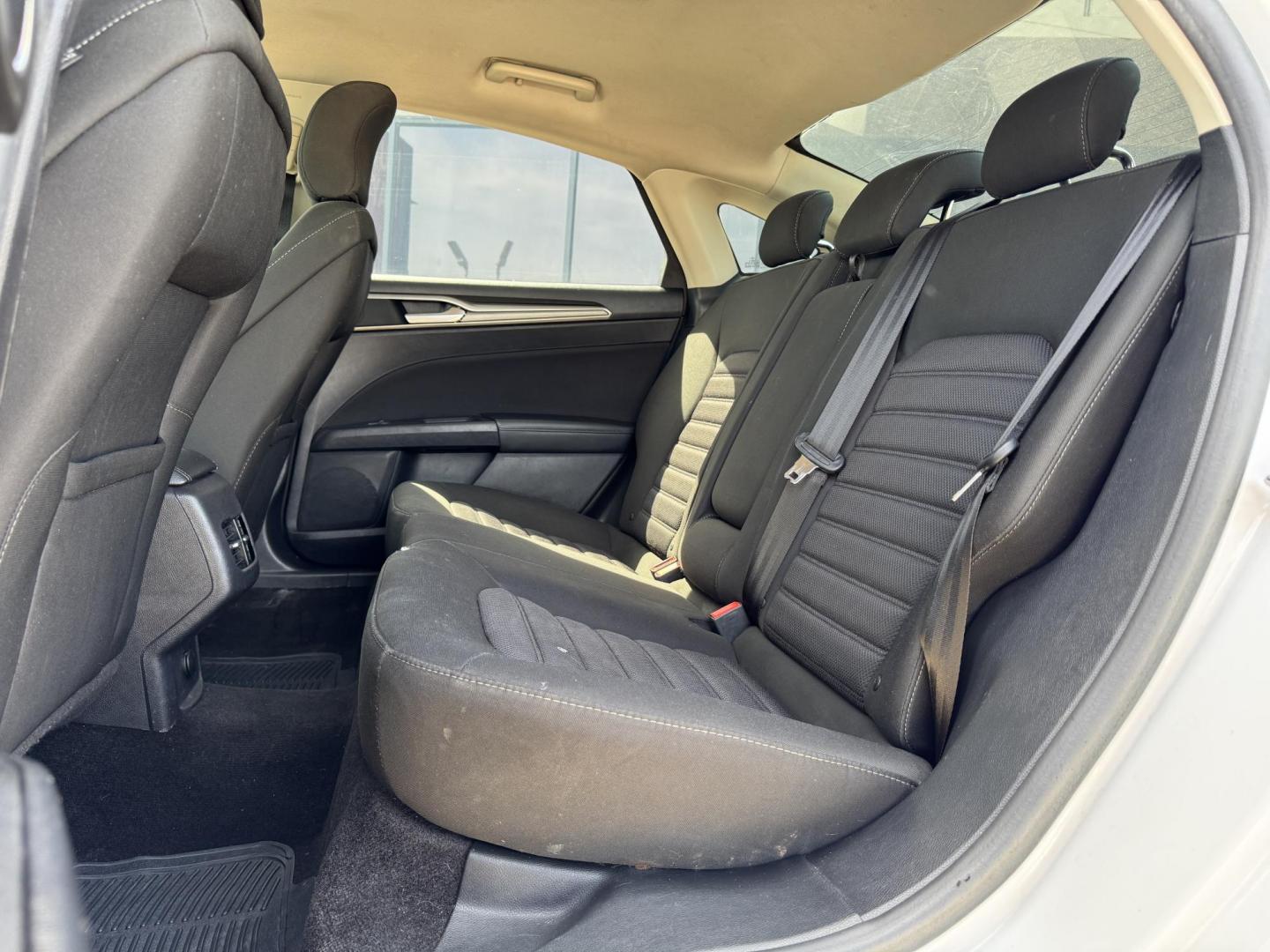 2018 WHITE FORD FUSION SE (3FA6P0H70JR) , located at 5900 E. Lancaster Ave., Fort Worth, TX, 76112, (817) 457-5456, 0.000000, 0.000000 - Photo#11