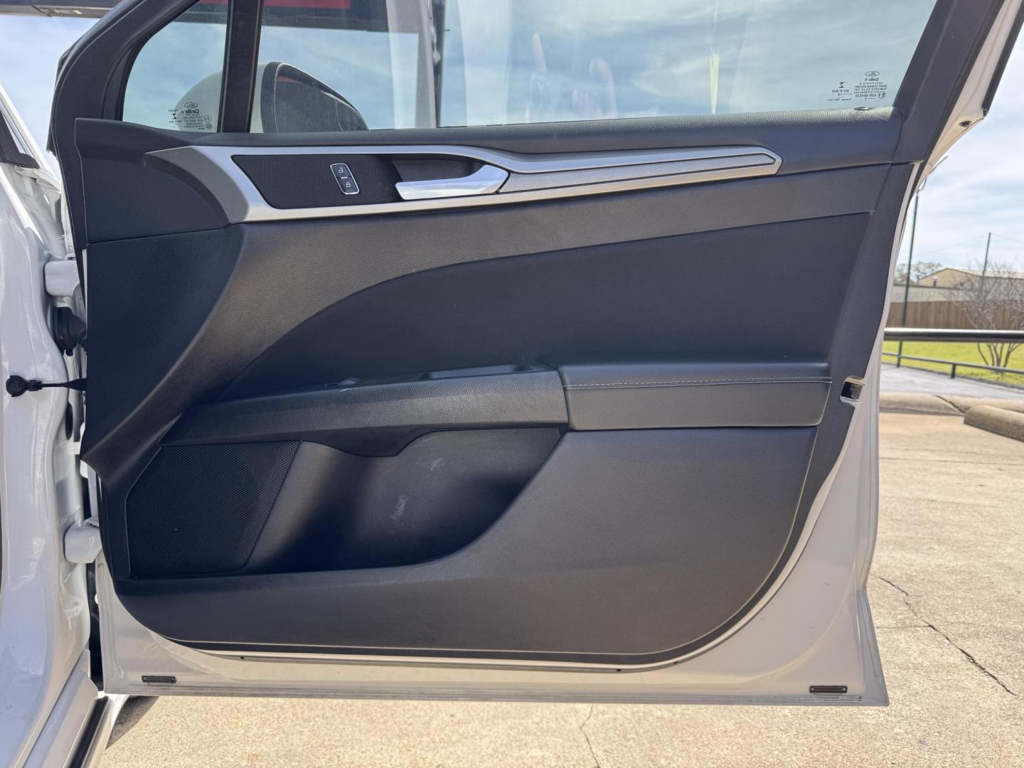 2018 WHITE FORD FUSION SE (3FA6P0H70JR) , located at 5900 E. Lancaster Ave., Fort Worth, TX, 76112, (817) 457-5456, 0.000000, 0.000000 - Photo#14