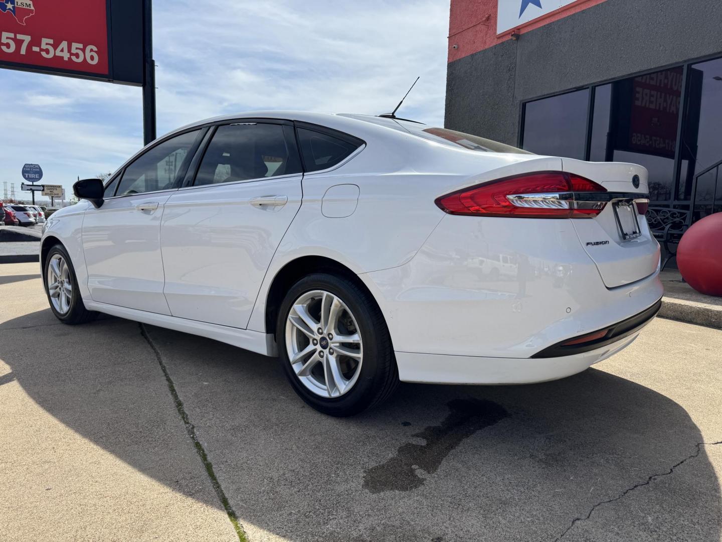 2018 WHITE FORD FUSION SE (3FA6P0H70JR) , located at 5900 E. Lancaster Ave., Fort Worth, TX, 76112, (817) 457-5456, 0.000000, 0.000000 - Photo#6