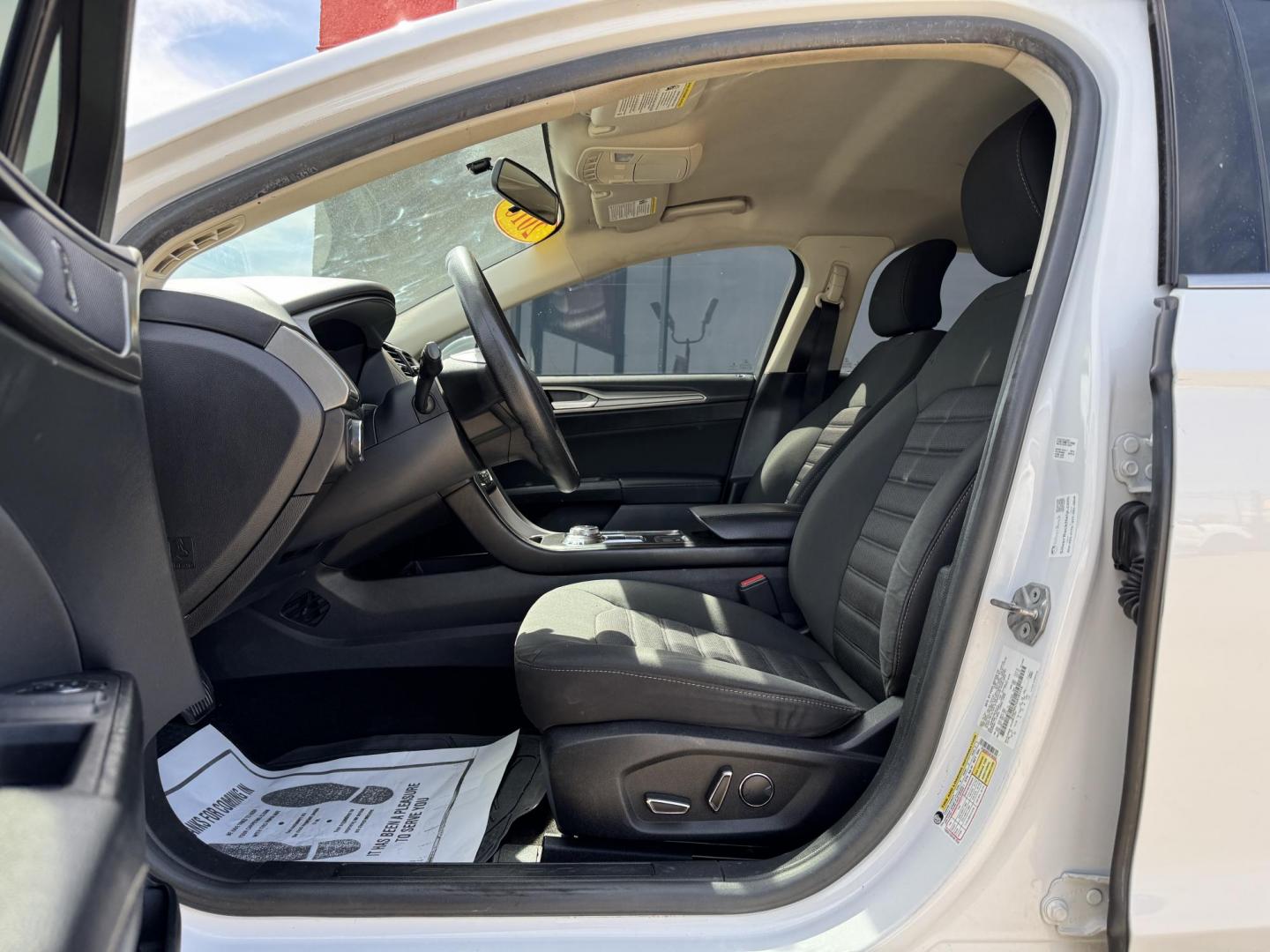 2018 WHITE FORD FUSION SE (3FA6P0H70JR) , located at 5900 E. Lancaster Ave., Fort Worth, TX, 76112, (817) 457-5456, 0.000000, 0.000000 - Photo#8