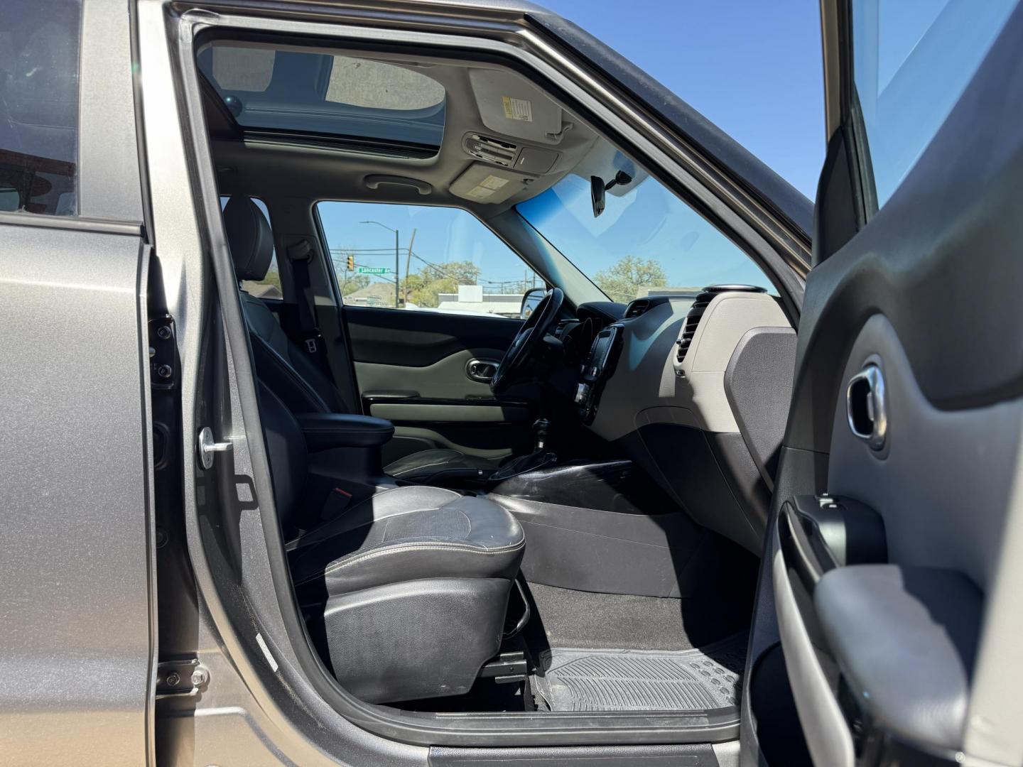 2016 GRAY KIA SOUL + (PLUS) (KNDJP3A5XG7) , located at 5900 E. Lancaster Ave., Fort Worth, TX, 76112, (817) 457-5456, 0.000000, 0.000000 - Photo#15