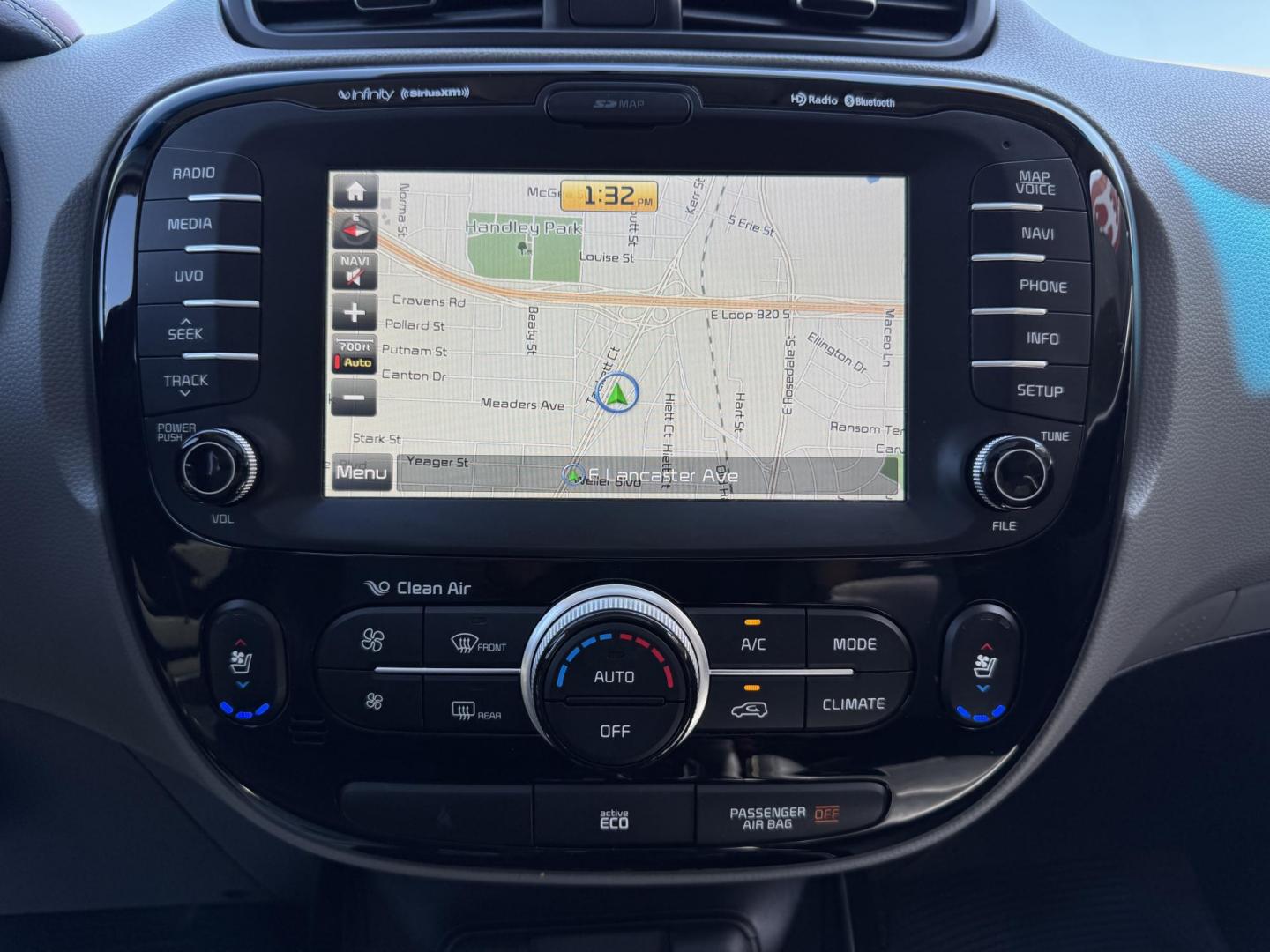 2016 GRAY KIA SOUL + (PLUS) (KNDJP3A5XG7) , located at 5900 E. Lancaster Ave., Fort Worth, TX, 76112, (817) 457-5456, 0.000000, 0.000000 - Photo#18