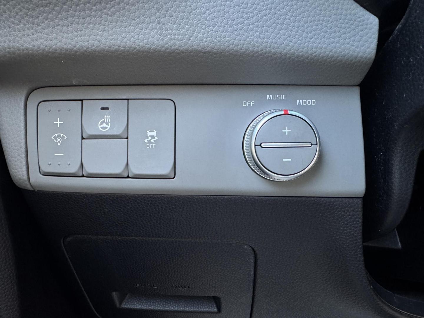 2016 GRAY KIA SOUL + (PLUS) (KNDJP3A5XG7) , located at 5900 E. Lancaster Ave., Fort Worth, TX, 76112, (817) 457-5456, 0.000000, 0.000000 - Photo#20