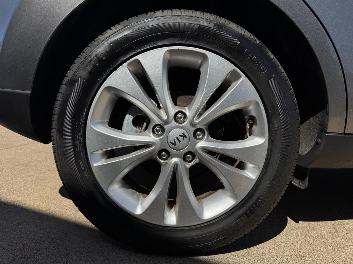 2016 GRAY KIA SOUL + (PLUS) (KNDJP3A5XG7) , located at 5900 E. Lancaster Ave., Fort Worth, TX, 76112, (817) 457-5456, 0.000000, 0.000000 - Photo#23