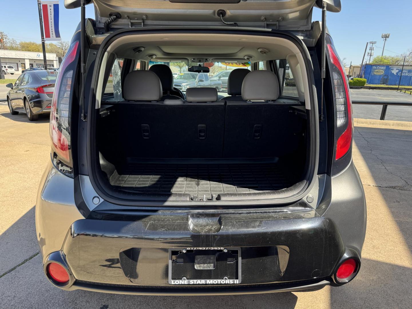 2016 GRAY KIA SOUL + (PLUS) (KNDJP3A5XG7) , located at 5900 E. Lancaster Ave., Fort Worth, TX, 76112, (817) 457-5456, 0.000000, 0.000000 - Photo#5