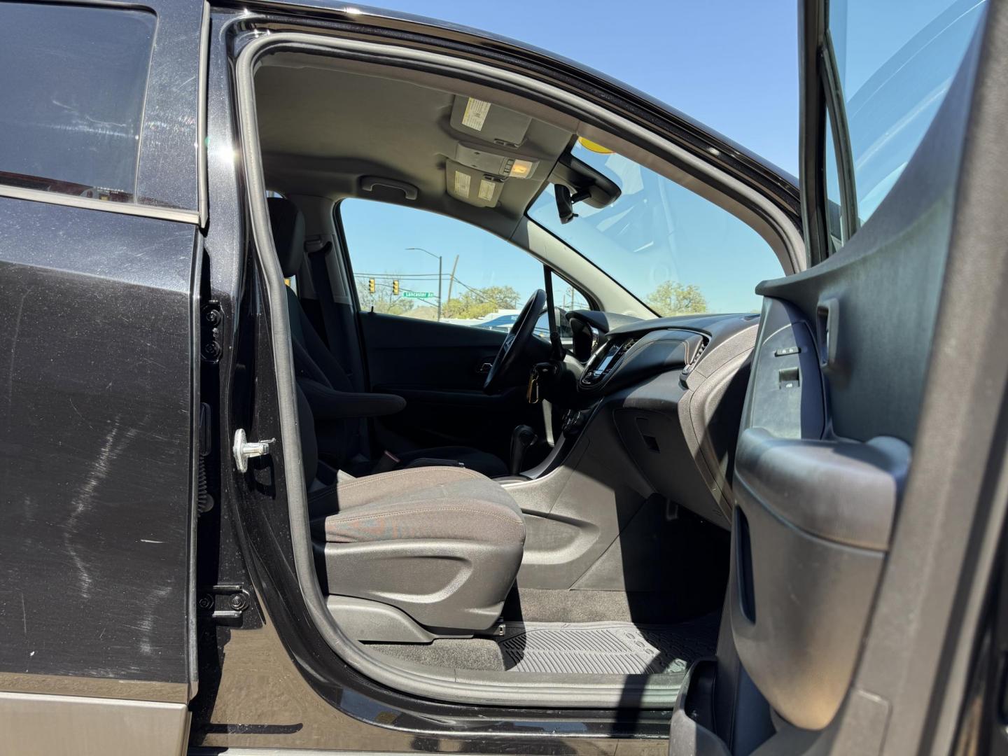 2020 BLACK CHEVROLET TRAX LS (KL7CJKSBXLB) , located at 5900 E. Lancaster Ave., Fort Worth, TX, 76112, (817) 457-5456, 0.000000, 0.000000 - Photo#15