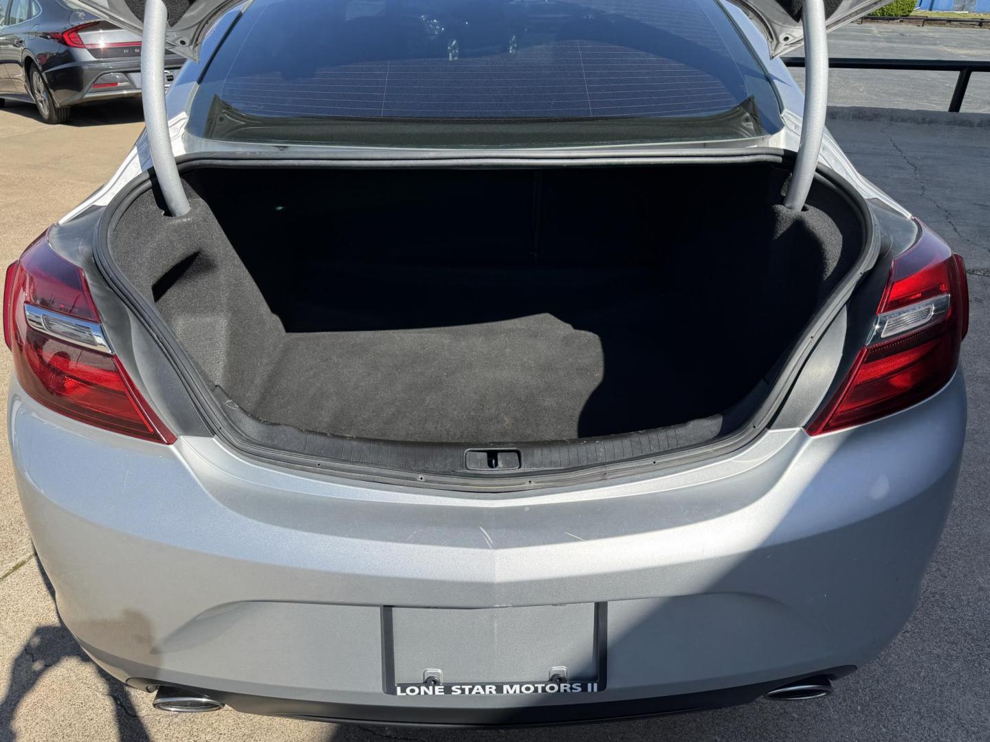 2017 SILVER BUICK REGAL SPORT TOURING (2G4GL5EX7H9) , located at 5900 E. Lancaster Ave., Fort Worth, TX, 76112, (817) 457-5456, 0.000000, 0.000000 - Photo#5