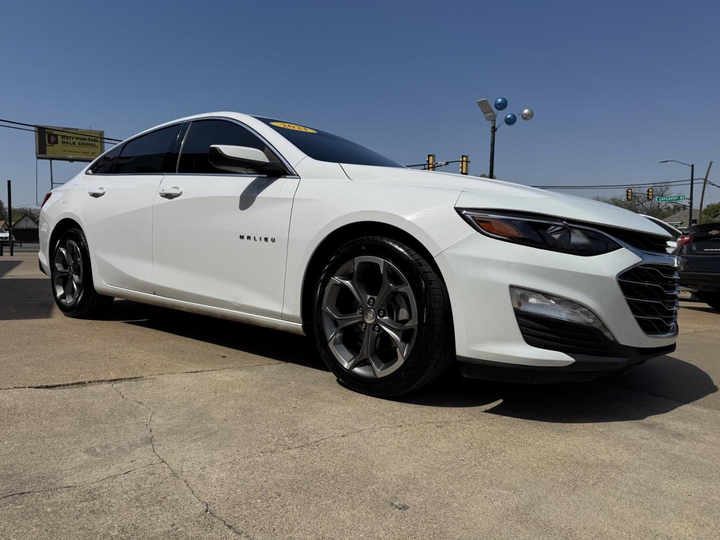 2021 WHITE CHEVROLET MALIBU LT (1LT) (1G1ZD5ST8MF) , located at 5900 E. Lancaster Ave., Fort Worth, TX, 76112, (817) 457-5456, 0.000000, 0.000000 - Photo#2