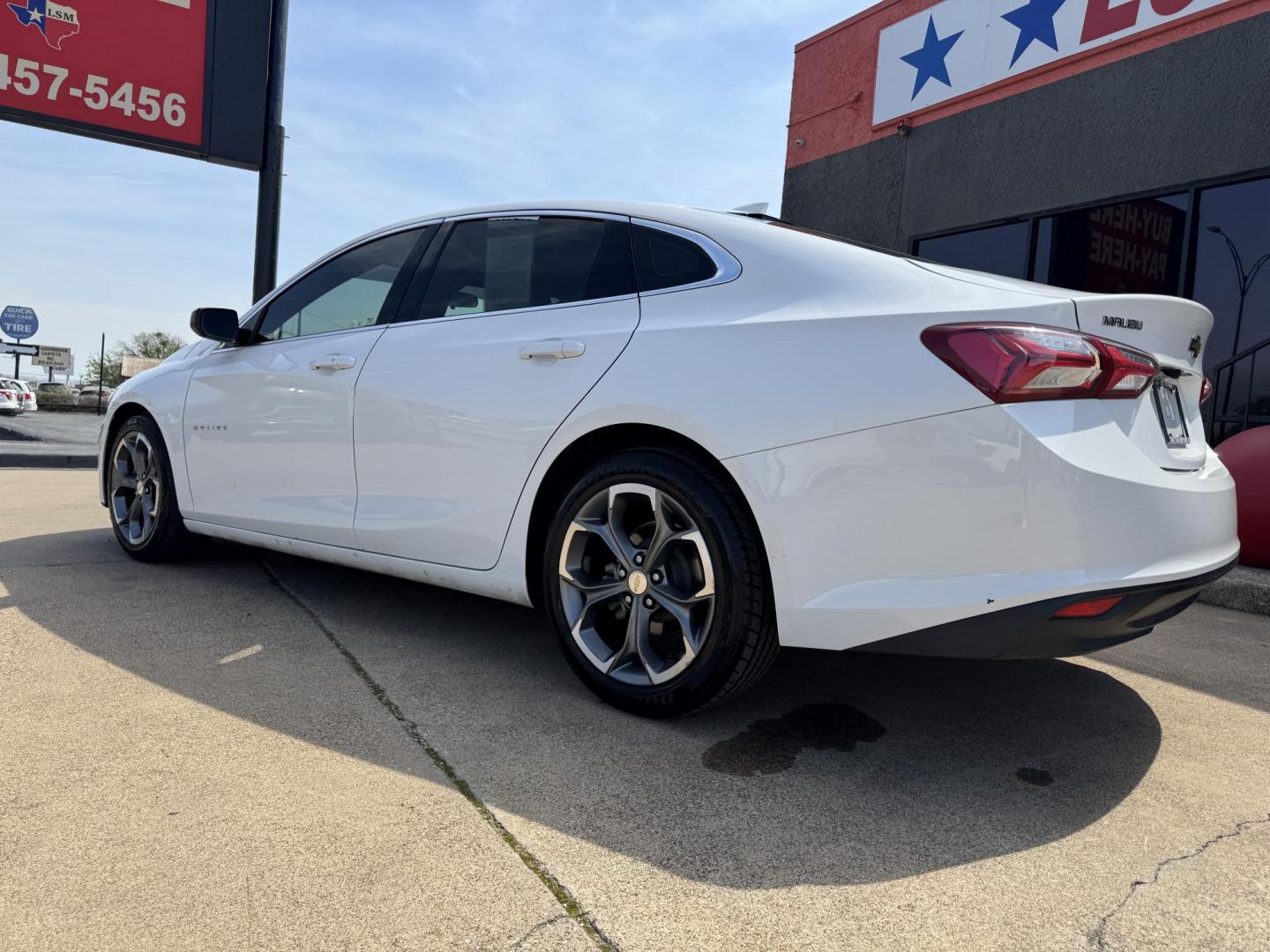 2021 WHITE CHEVROLET MALIBU LT (1LT) (1G1ZD5ST8MF) , located at 5900 E. Lancaster Ave., Fort Worth, TX, 76112, (817) 457-5456, 0.000000, 0.000000 - Photo#6