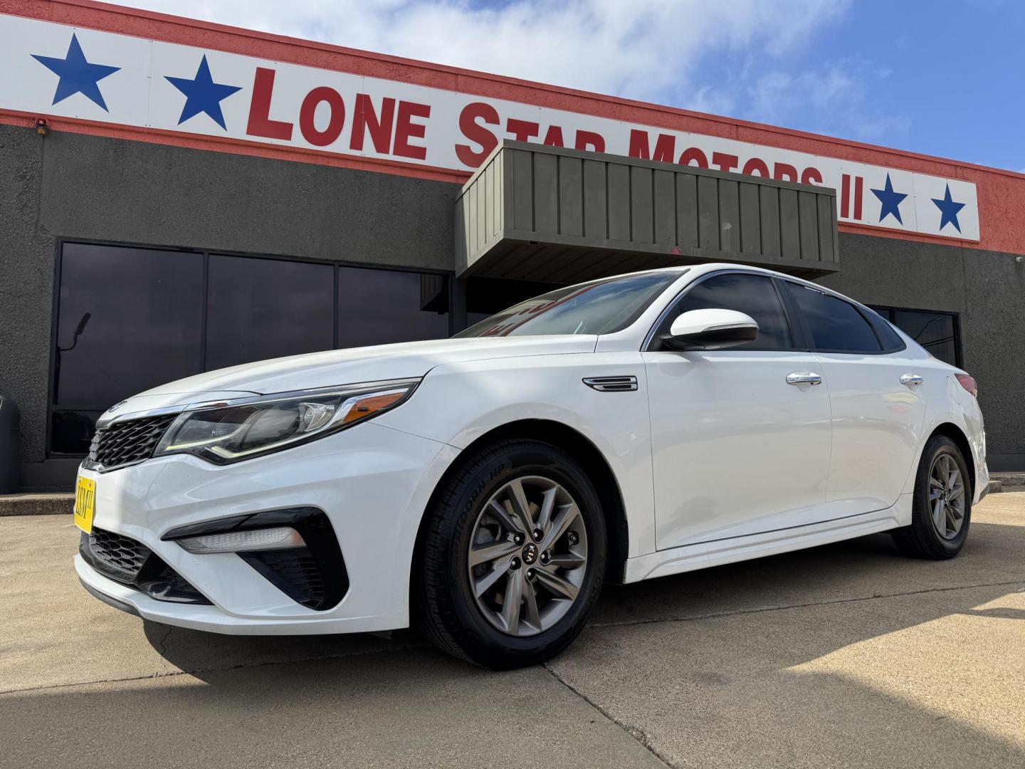2020 WHITE KIA OPTIMA LX; S; SE (5XXGT4L34LG) , located at 5900 E. Lancaster Ave., Fort Worth, TX, 76112, (817) 457-5456, 0.000000, 0.000000 - Photo#0