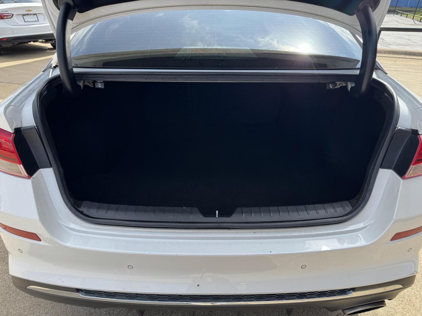 2020 WHITE KIA OPTIMA LX; S; SE (5XXGT4L34LG) , located at 5900 E. Lancaster Ave., Fort Worth, TX, 76112, (817) 457-5456, 0.000000, 0.000000 - Photo#4