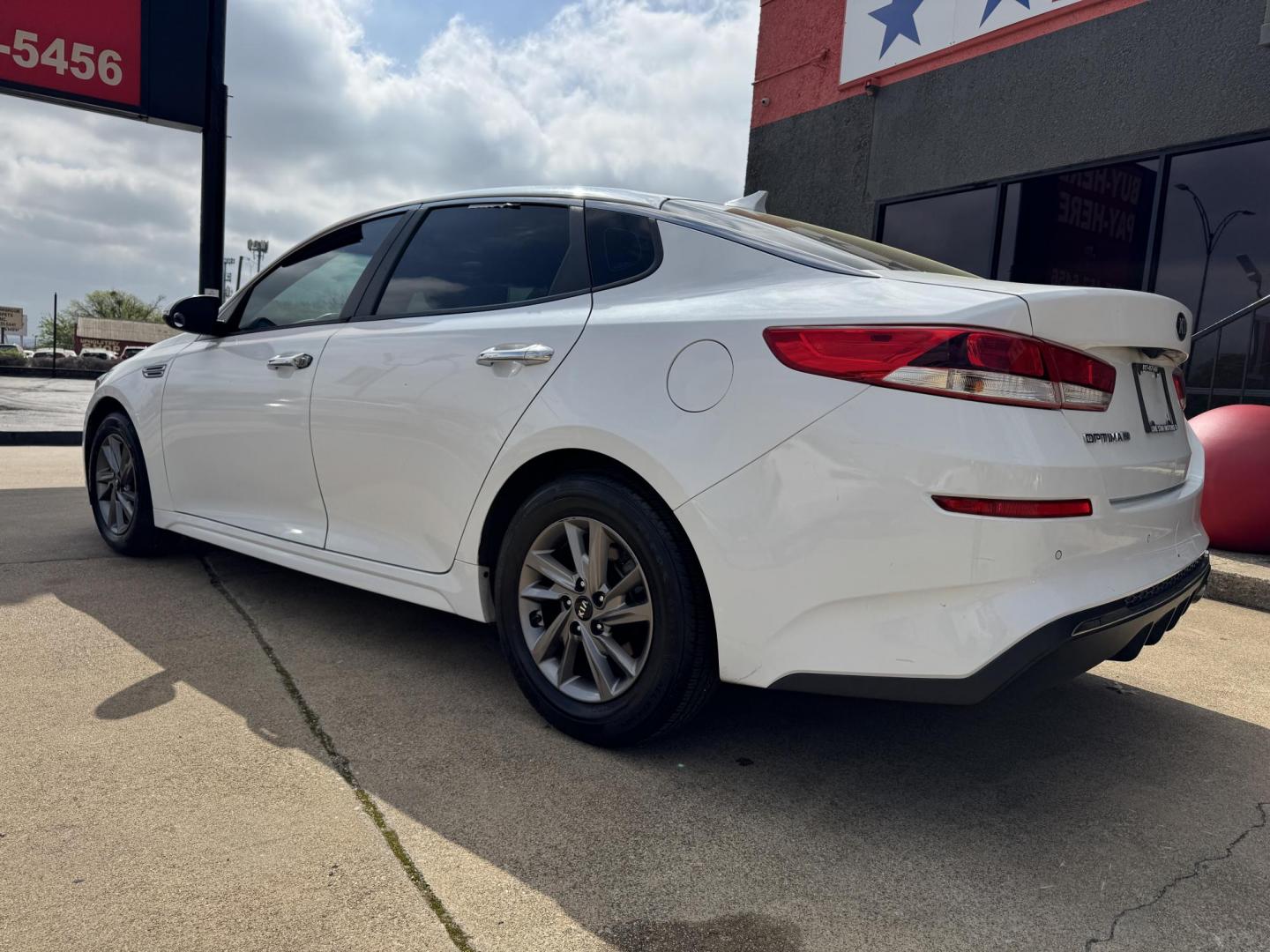 2020 WHITE KIA OPTIMA LX; S; SE (5XXGT4L34LG) , located at 5900 E. Lancaster Ave., Fort Worth, TX, 76112, (817) 457-5456, 0.000000, 0.000000 - Photo#5