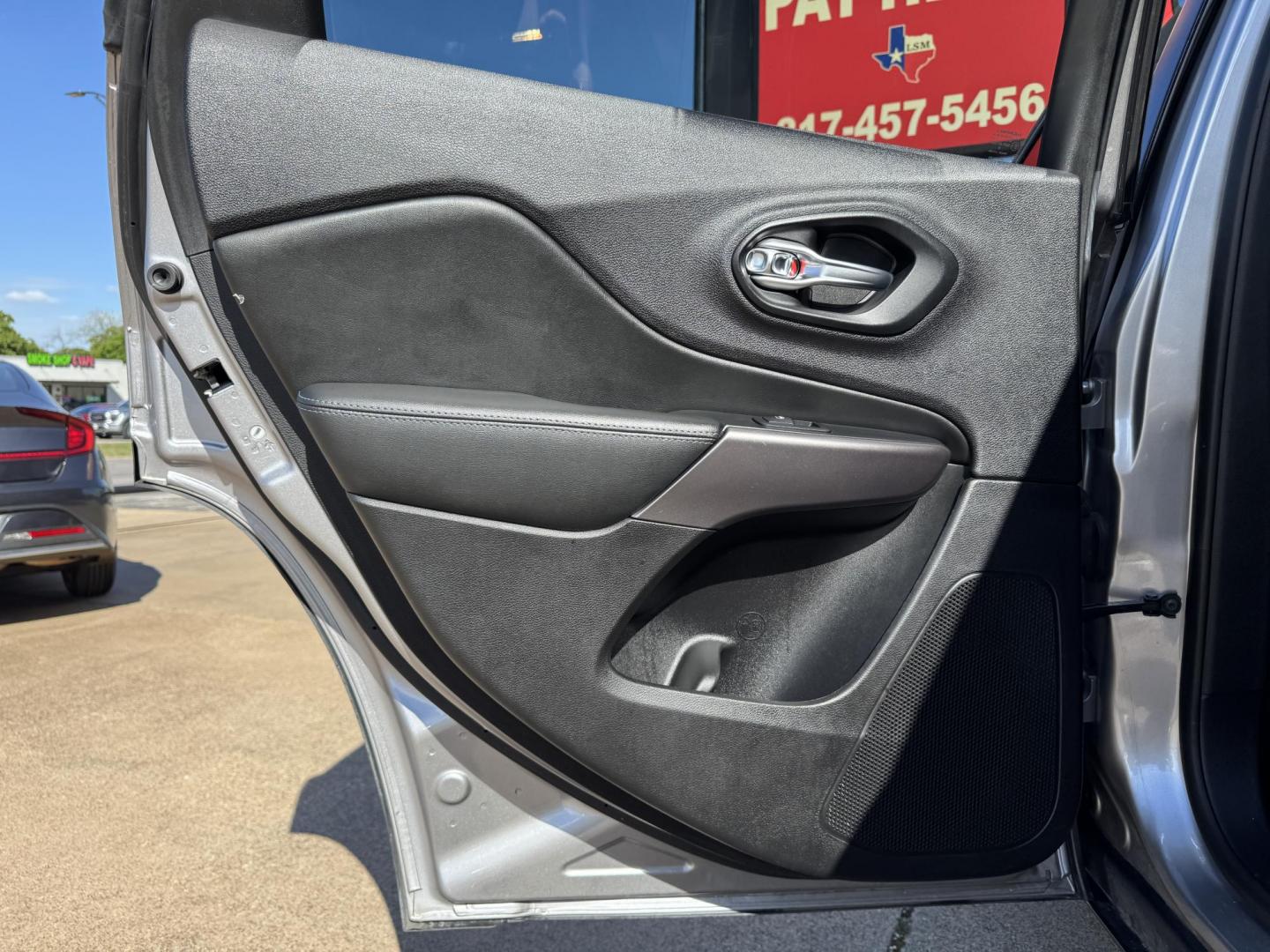 2019 SILVER JEEP CHEROKEE LATITUDE; N (1C4PJLCB9KD) , located at 5900 E. Lancaster Ave., Fort Worth, TX, 76112, (817) 457-5456, 0.000000, 0.000000 - Photo#11