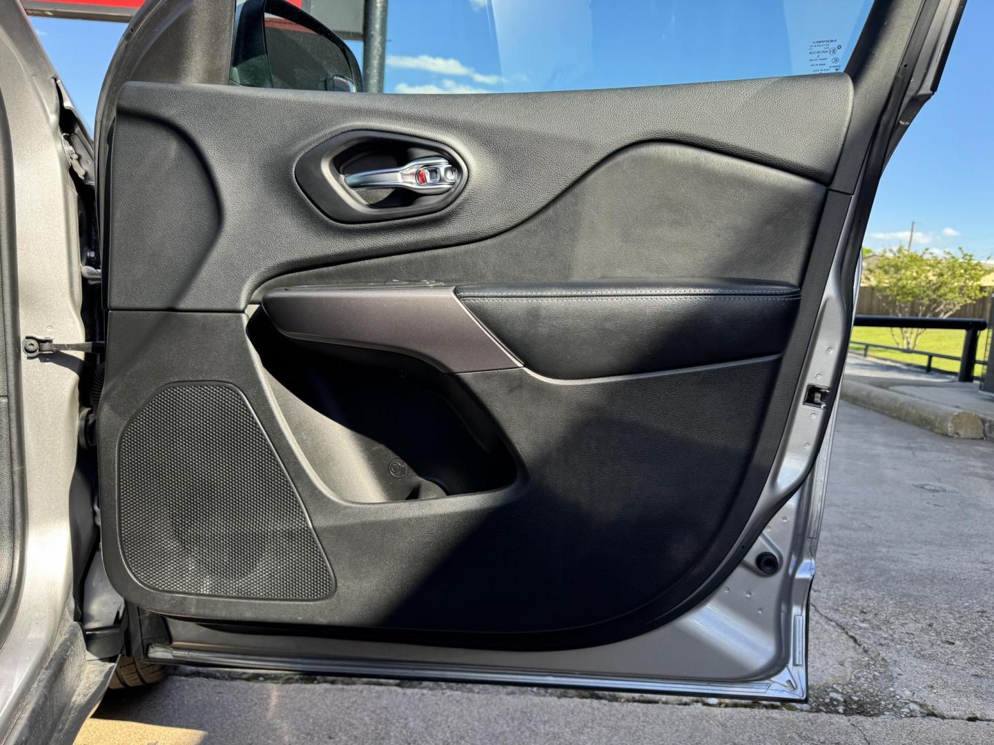 2019 SILVER JEEP CHEROKEE LATITUDE; N (1C4PJLCB9KD) , located at 5900 E. Lancaster Ave., Fort Worth, TX, 76112, (817) 457-5456, 0.000000, 0.000000 - Photo#15