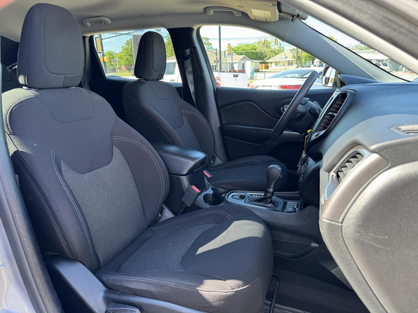 2019 SILVER JEEP CHEROKEE LATITUDE; N (1C4PJLCB9KD) , located at 5900 E. Lancaster Ave., Fort Worth, TX, 76112, (817) 457-5456, 0.000000, 0.000000 - Photo#17