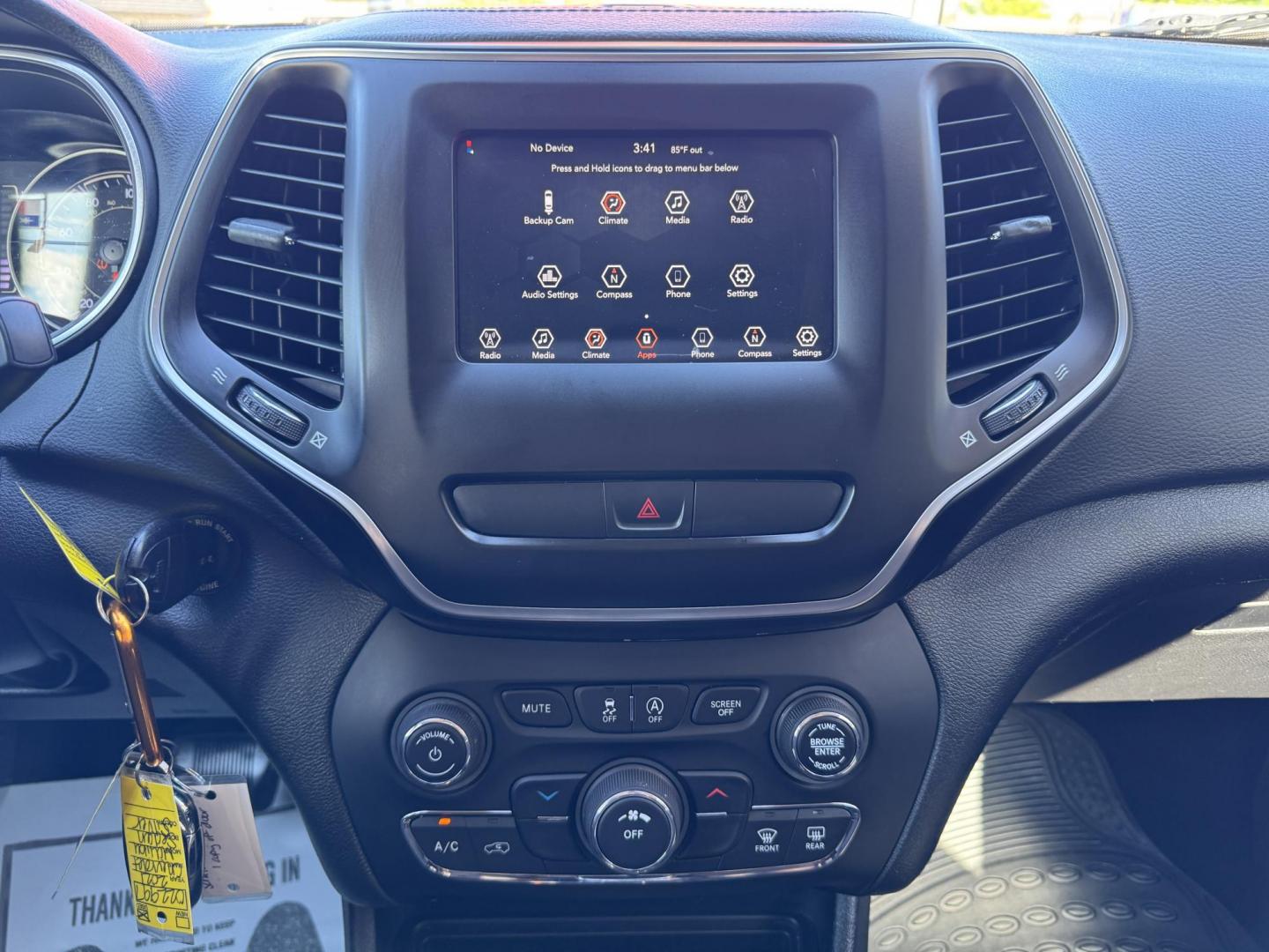 2019 SILVER JEEP CHEROKEE LATITUDE; N (1C4PJLCB9KD) , located at 5900 E. Lancaster Ave., Fort Worth, TX, 76112, (817) 457-5456, 0.000000, 0.000000 - Photo#19