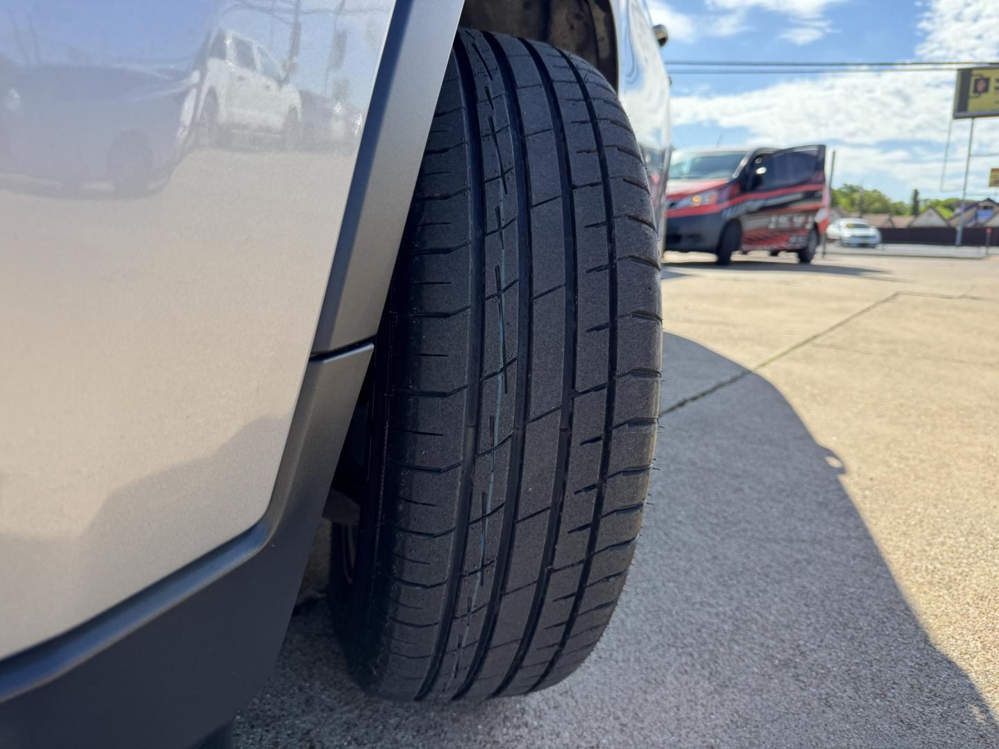 2019 SILVER JEEP CHEROKEE LATITUDE; N (1C4PJLCB9KD) , located at 5900 E. Lancaster Ave., Fort Worth, TX, 76112, (817) 457-5456, 0.000000, 0.000000 - Photo#22