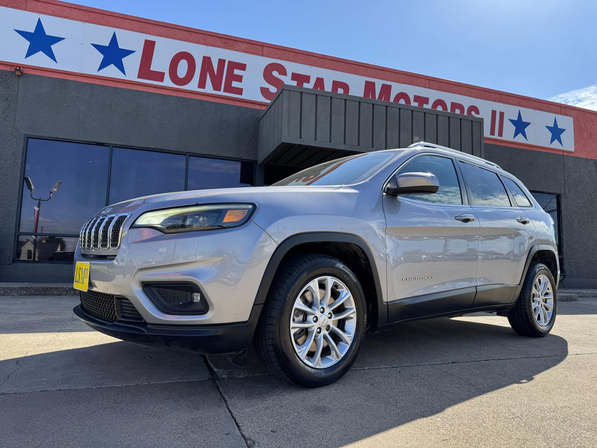 photo of 2019 JEEP CHEROKEE LATITUDE; N 