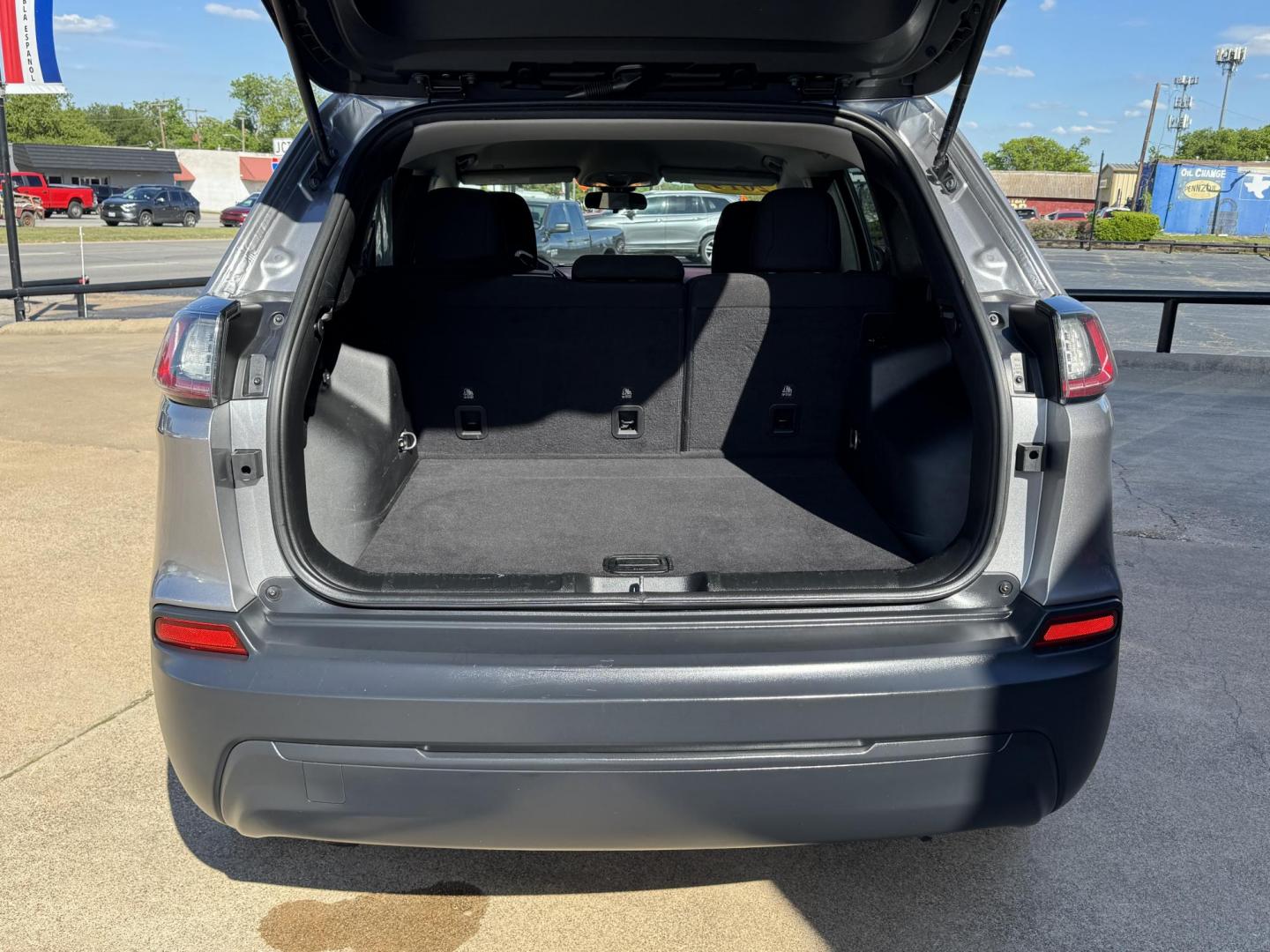 2019 SILVER JEEP CHEROKEE LATITUDE; N (1C4PJLCB9KD) , located at 5900 E. Lancaster Ave., Fort Worth, TX, 76112, (817) 457-5456, 0.000000, 0.000000 - Photo#5