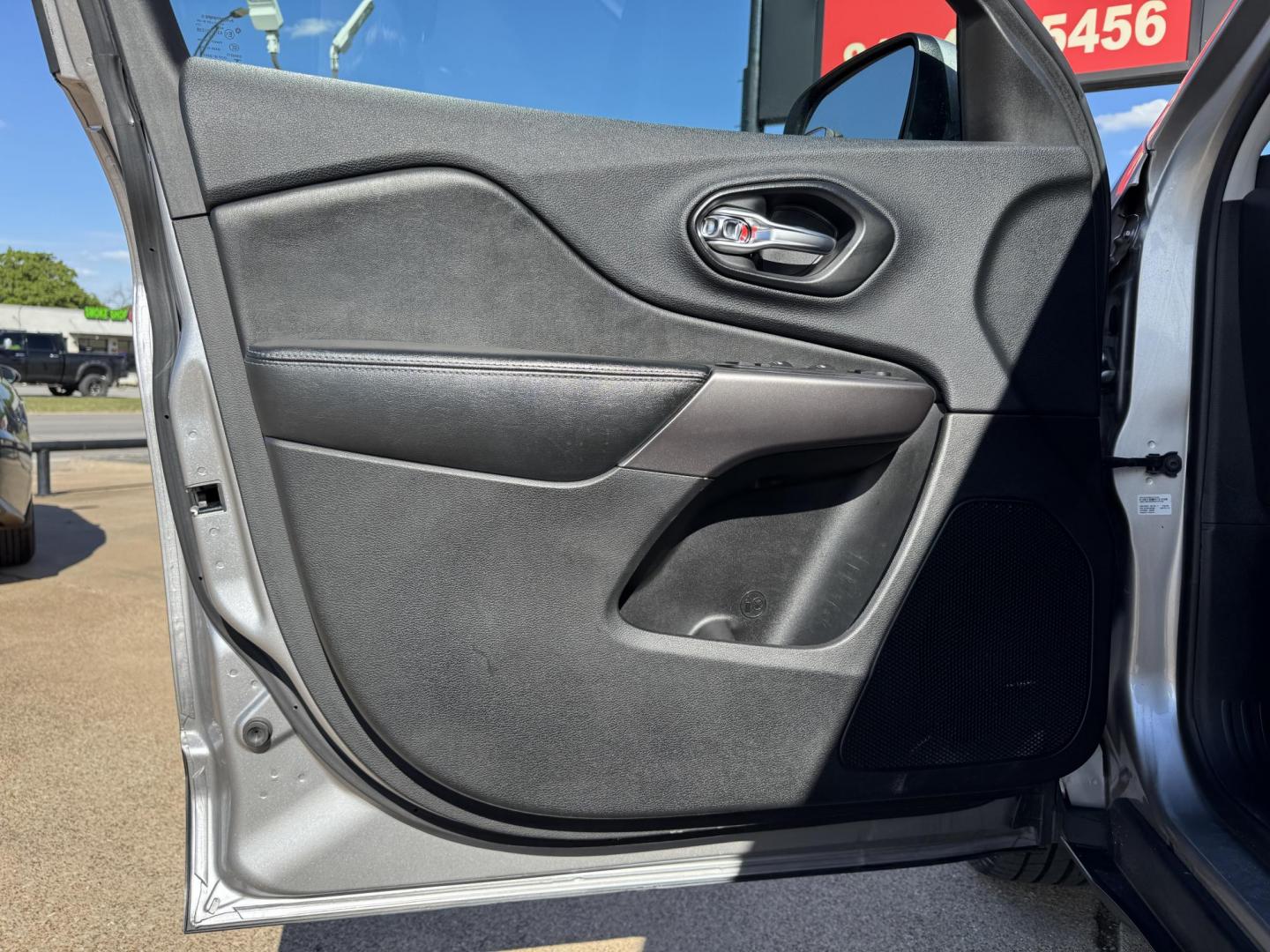 2019 SILVER JEEP CHEROKEE LATITUDE; N (1C4PJLCB9KD) , located at 5900 E. Lancaster Ave., Fort Worth, TX, 76112, (817) 457-5456, 0.000000, 0.000000 - Photo#7