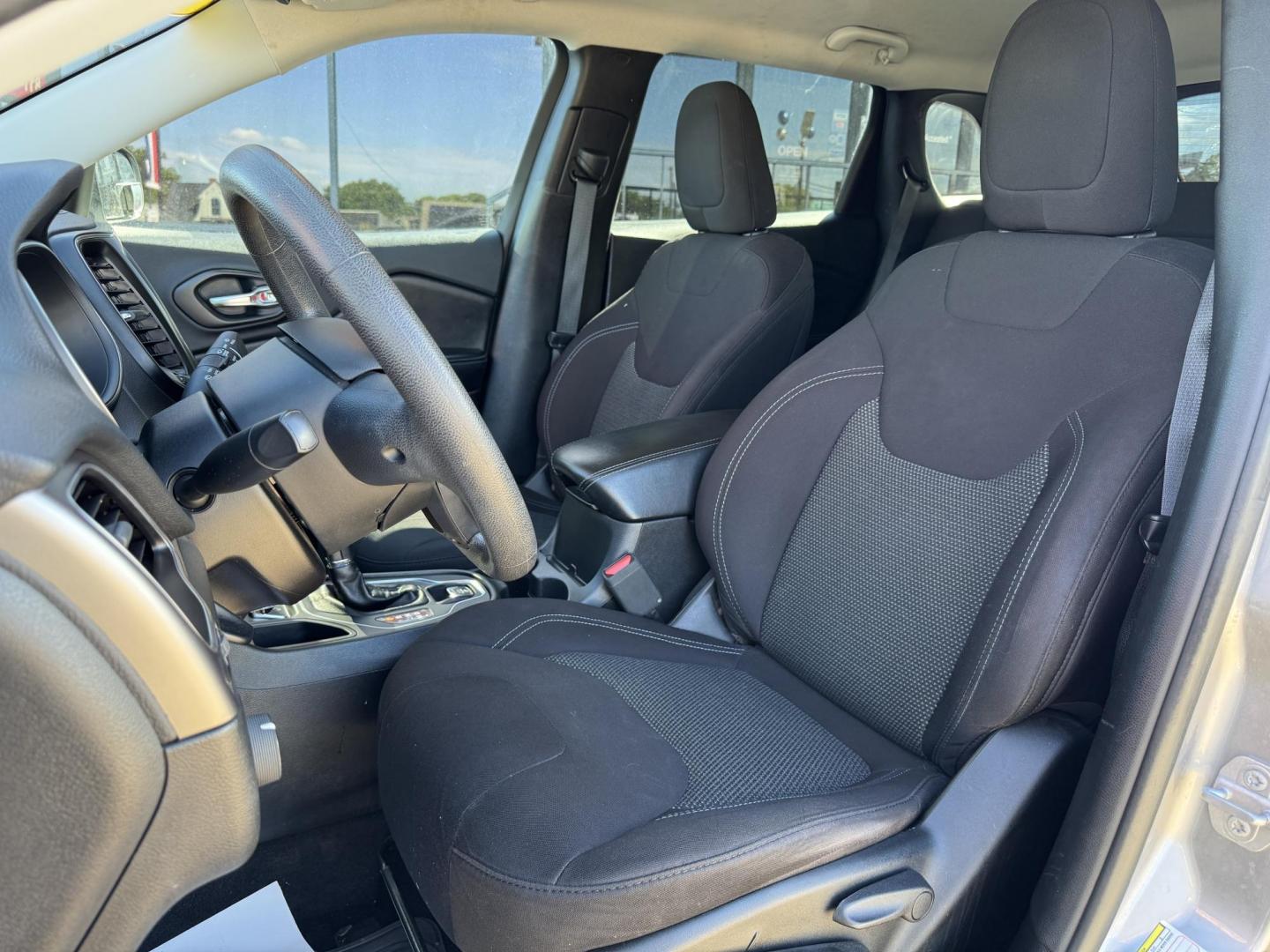 2019 SILVER JEEP CHEROKEE LATITUDE; N (1C4PJLCB9KD) , located at 5900 E. Lancaster Ave., Fort Worth, TX, 76112, (817) 457-5456, 0.000000, 0.000000 - Photo#10
