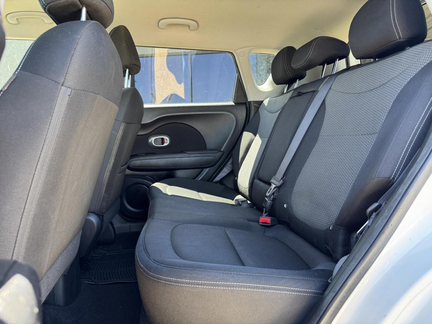 2018 WHITE KIA SOUL + (PLUS) (KNDJP3A53J7) , located at 5900 E. Lancaster Ave., Fort Worth, TX, 76112, (817) 457-5456, 0.000000, 0.000000 - Photo#12