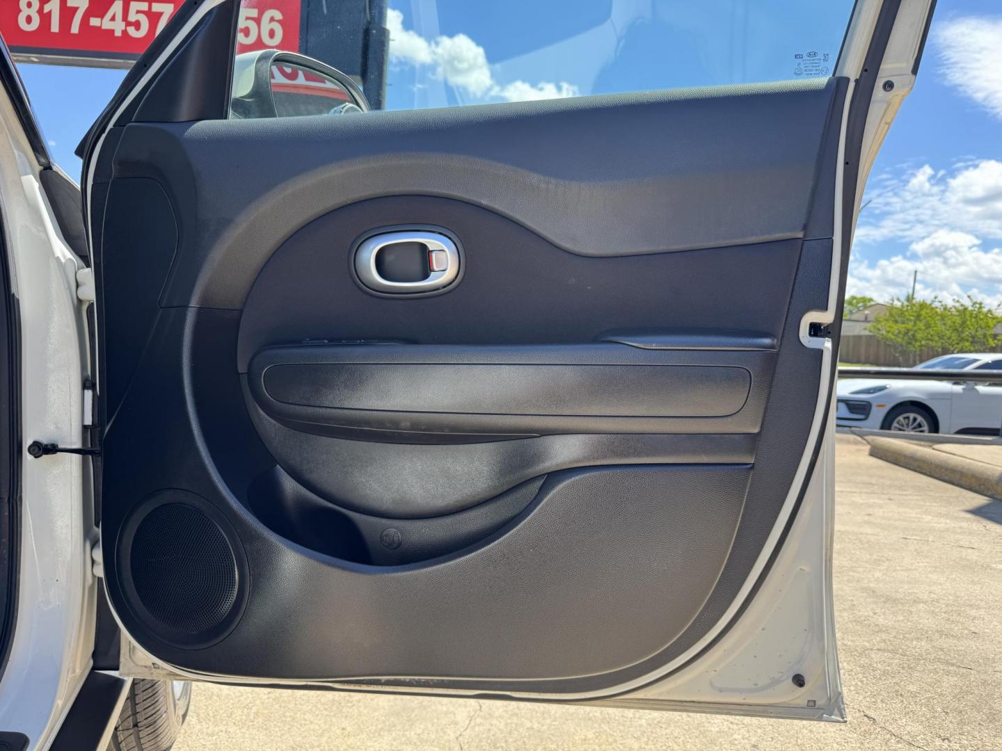 2018 WHITE KIA SOUL + (PLUS) (KNDJP3A53J7) , located at 5900 E. Lancaster Ave., Fort Worth, TX, 76112, (817) 457-5456, 0.000000, 0.000000 - Photo#15