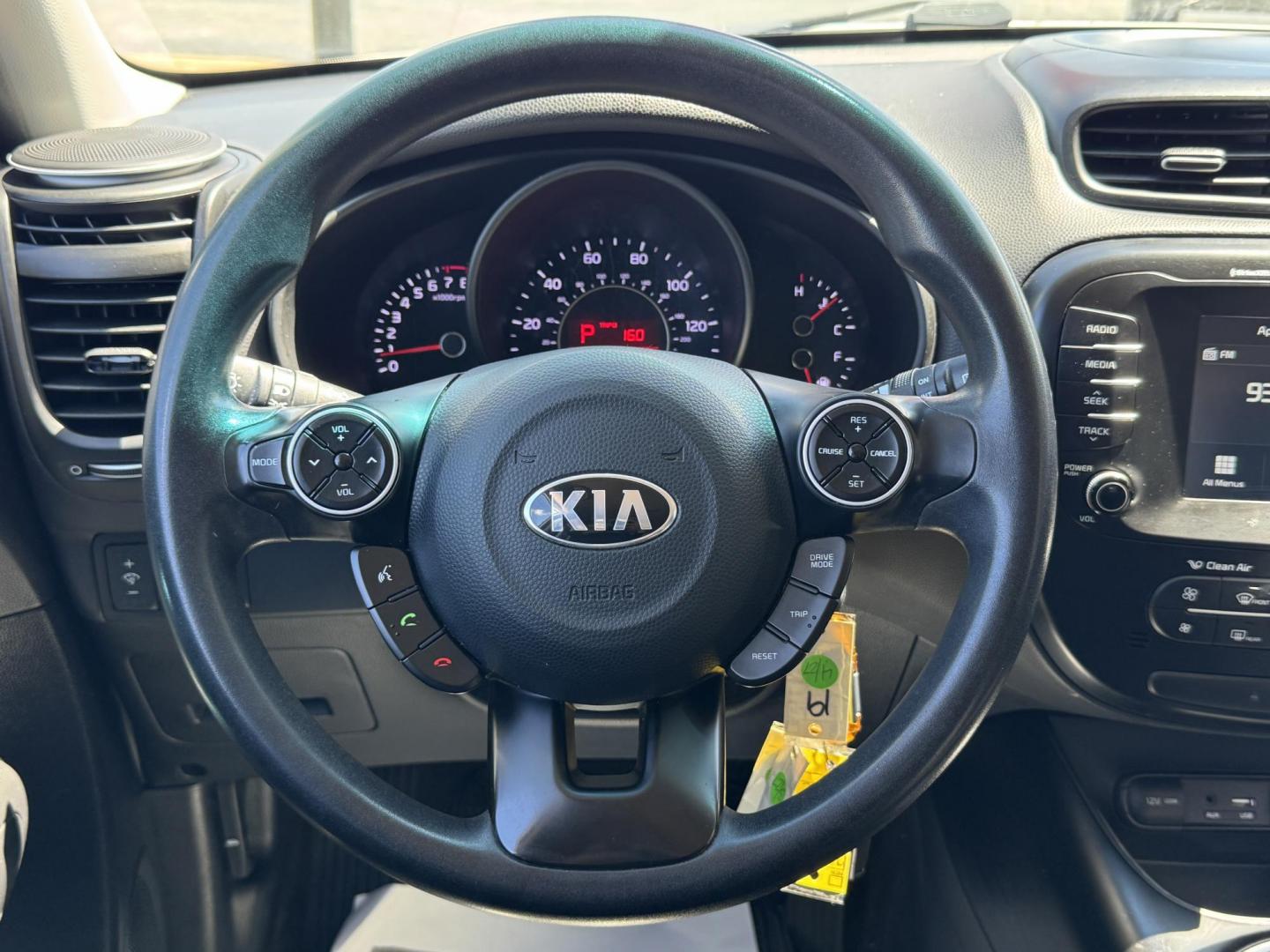 2018 WHITE KIA SOUL + (PLUS) (KNDJP3A53J7) , located at 5900 E. Lancaster Ave., Fort Worth, TX, 76112, (817) 457-5456, 0.000000, 0.000000 - Photo#20