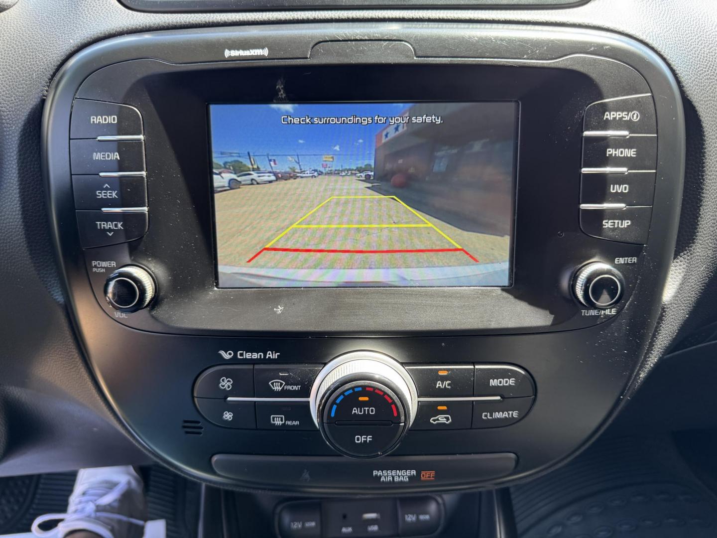 2018 WHITE KIA SOUL + (PLUS) (KNDJP3A53J7) , located at 5900 E. Lancaster Ave., Fort Worth, TX, 76112, (817) 457-5456, 0.000000, 0.000000 - Photo#21