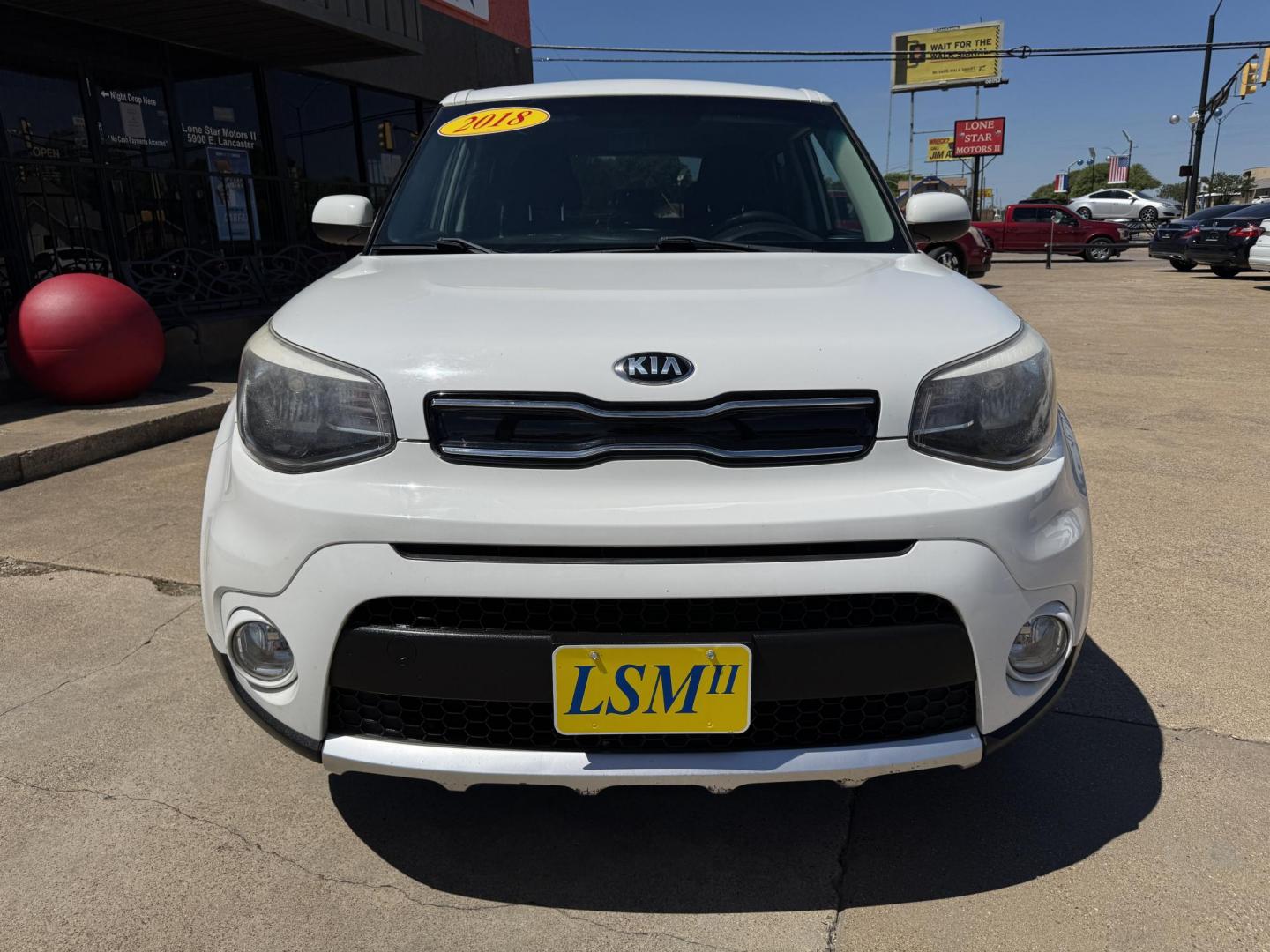 2018 WHITE KIA SOUL + (PLUS) (KNDJP3A53J7) , located at 5900 E. Lancaster Ave., Fort Worth, TX, 76112, (817) 457-5456, 0.000000, 0.000000 - Photo#1