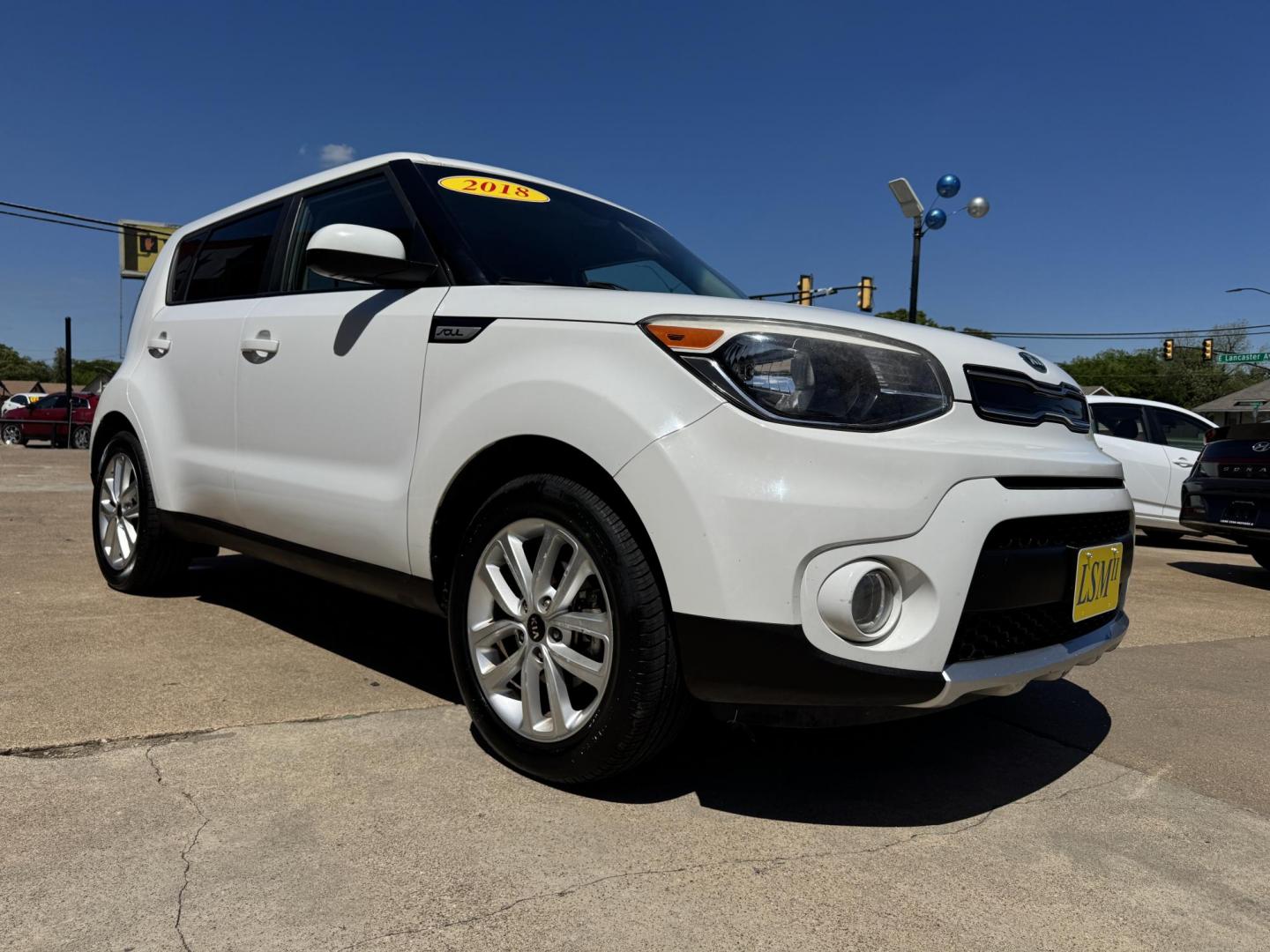 2018 WHITE KIA SOUL + (PLUS) (KNDJP3A53J7) , located at 5900 E. Lancaster Ave., Fort Worth, TX, 76112, (817) 457-5456, 0.000000, 0.000000 - Photo#2