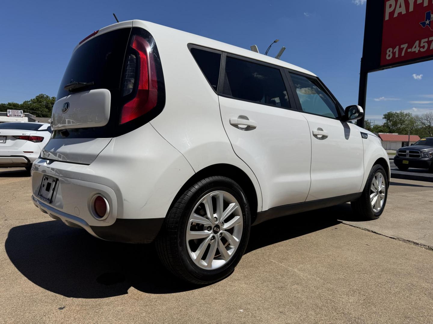 2018 WHITE KIA SOUL + (PLUS) (KNDJP3A53J7) , located at 5900 E. Lancaster Ave., Fort Worth, TX, 76112, (817) 457-5456, 0.000000, 0.000000 - Photo#3