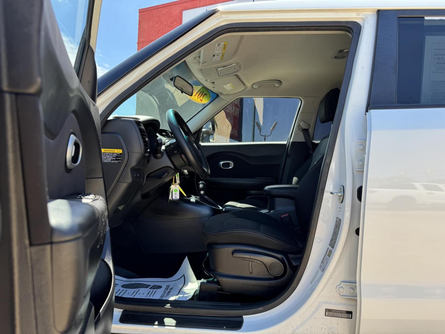 2018 WHITE KIA SOUL + (PLUS) (KNDJP3A53J7) , located at 5900 E. Lancaster Ave., Fort Worth, TX, 76112, (817) 457-5456, 0.000000, 0.000000 - Photo#8