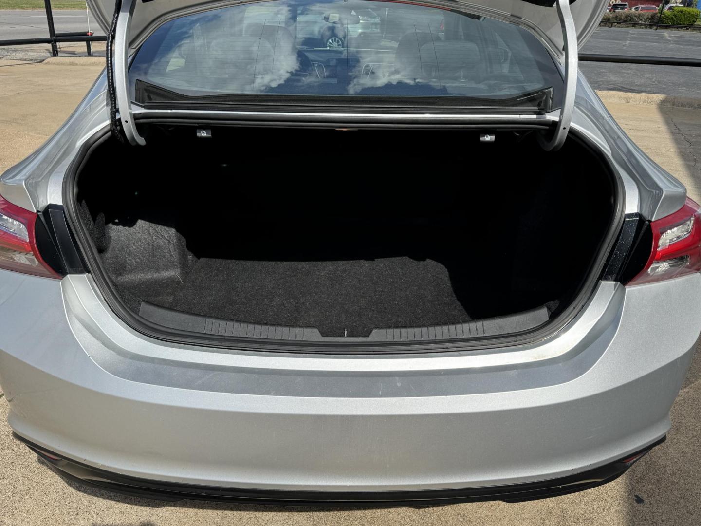 2021 SILVER CHEVROLET MALIBU LT (1LT) (1G1ZD5ST4MF) , located at 5900 E. Lancaster Ave., Fort Worth, TX, 76112, (817) 457-5456, 0.000000, 0.000000 - Photo#5