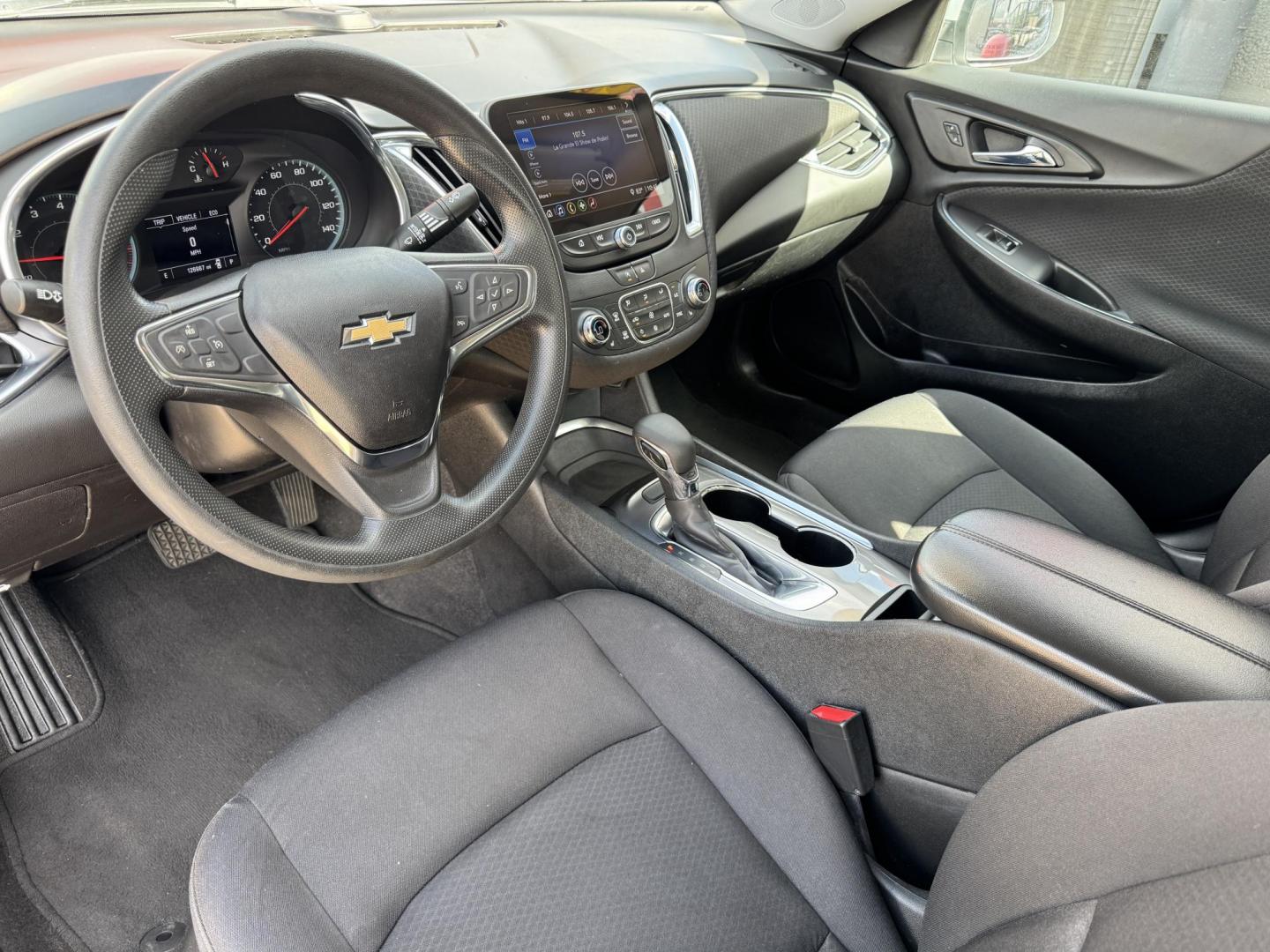 2021 SILVER CHEVROLET MALIBU LT (1LT) (1G1ZD5ST4MF) , located at 5900 E. Lancaster Ave., Fort Worth, TX, 76112, (817) 457-5456, 0.000000, 0.000000 - Photo#9