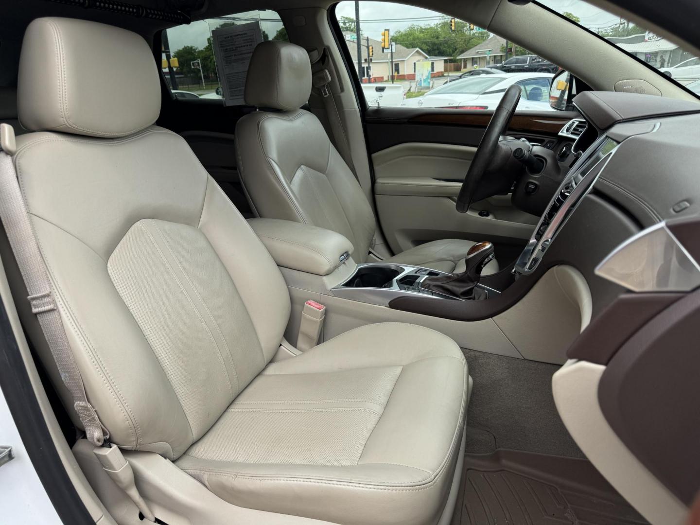 2015 WHITE CADILLAC SRX LUXURY (3GYFNBE3XFS) , located at 5900 E. Lancaster Ave., Fort Worth, TX, 76112, (817) 457-5456, 0.000000, 0.000000 - Photo#17