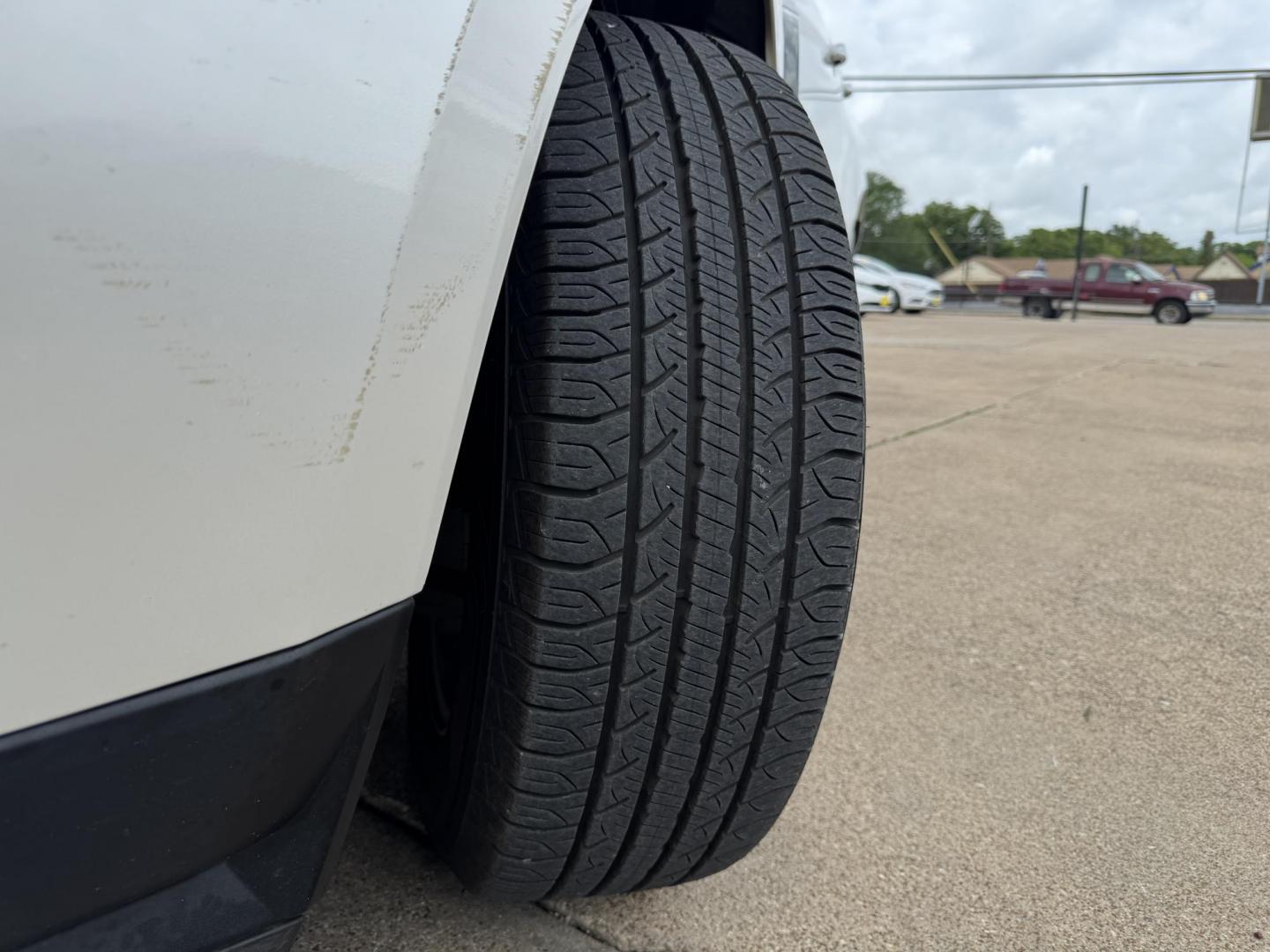 2015 WHITE CADILLAC SRX LUXURY (3GYFNBE3XFS) , located at 5900 E. Lancaster Ave., Fort Worth, TX, 76112, (817) 457-5456, 0.000000, 0.000000 - Photo#22