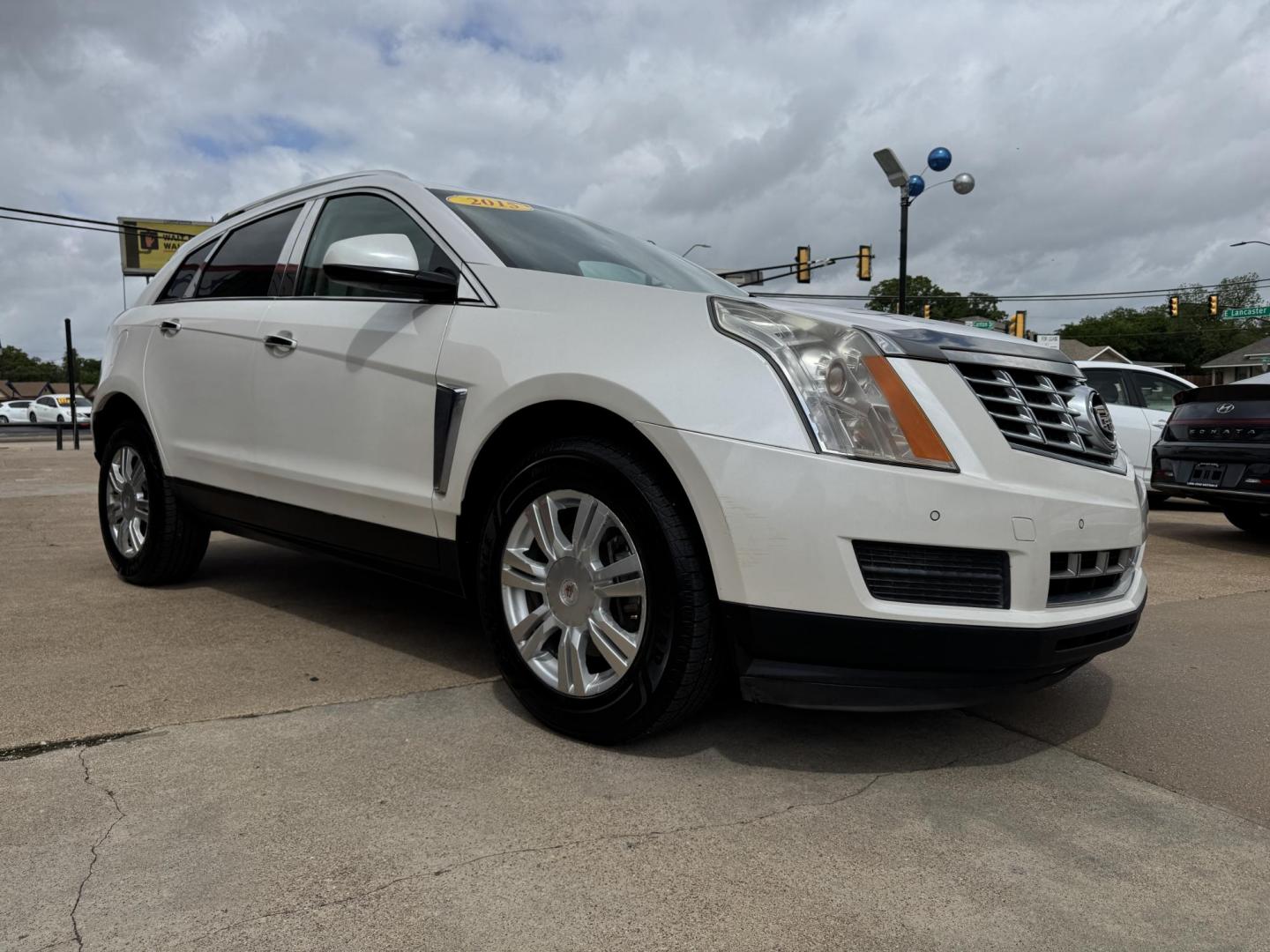 2015 WHITE CADILLAC SRX LUXURY (3GYFNBE3XFS) , located at 5900 E. Lancaster Ave., Fort Worth, TX, 76112, (817) 457-5456, 0.000000, 0.000000 - Photo#2