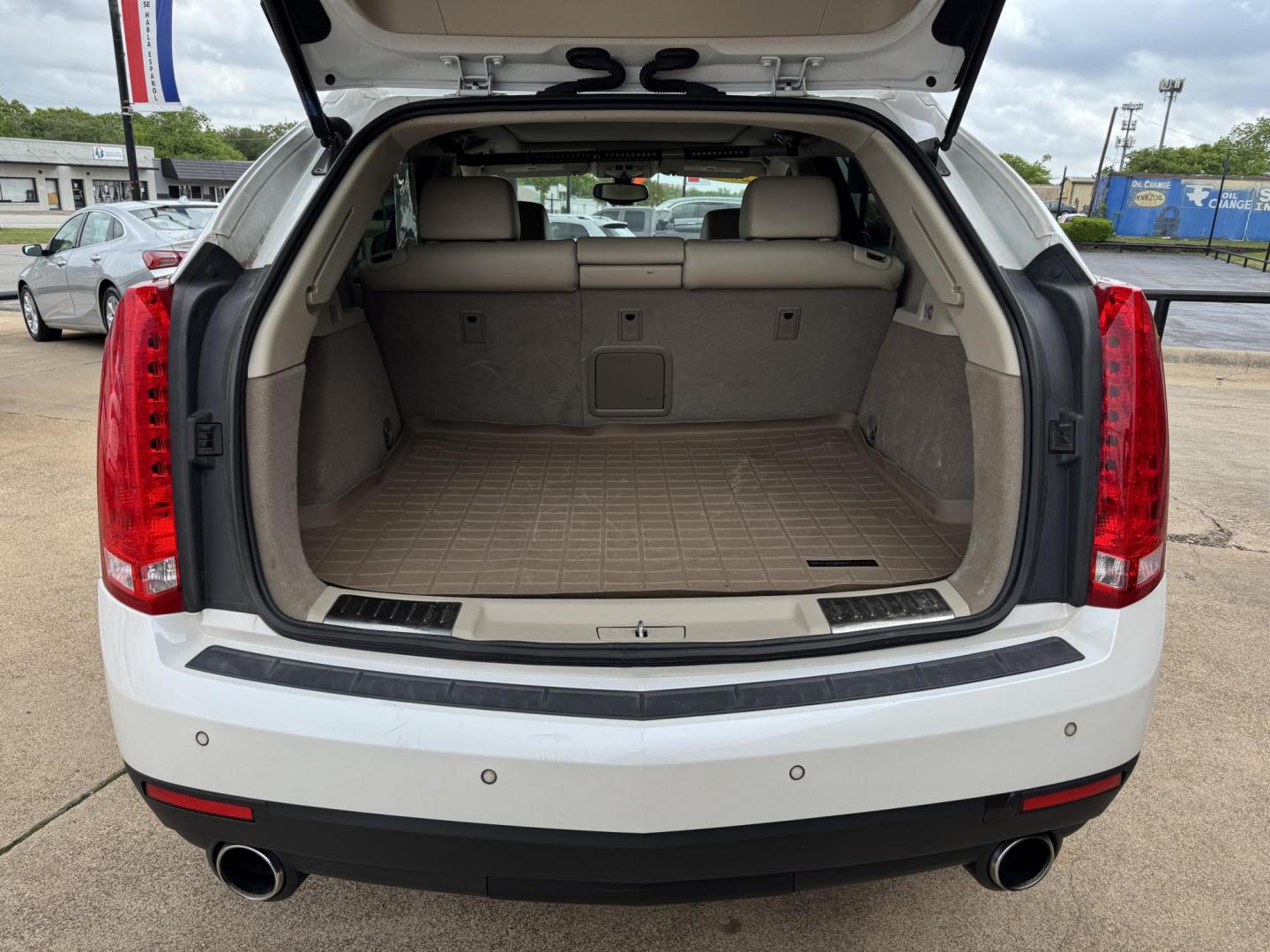 2015 WHITE CADILLAC SRX LUXURY (3GYFNBE3XFS) , located at 5900 E. Lancaster Ave., Fort Worth, TX, 76112, (817) 457-5456, 0.000000, 0.000000 - Photo#5