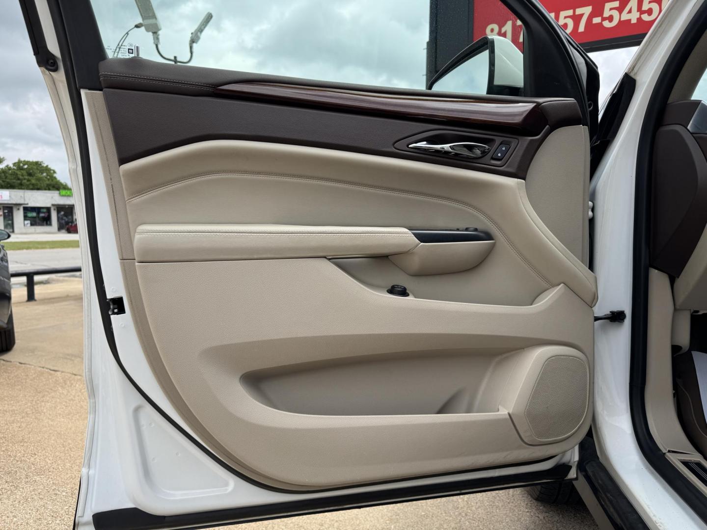 2015 WHITE CADILLAC SRX LUXURY (3GYFNBE3XFS) , located at 5900 E. Lancaster Ave., Fort Worth, TX, 76112, (817) 457-5456, 0.000000, 0.000000 - Photo#7