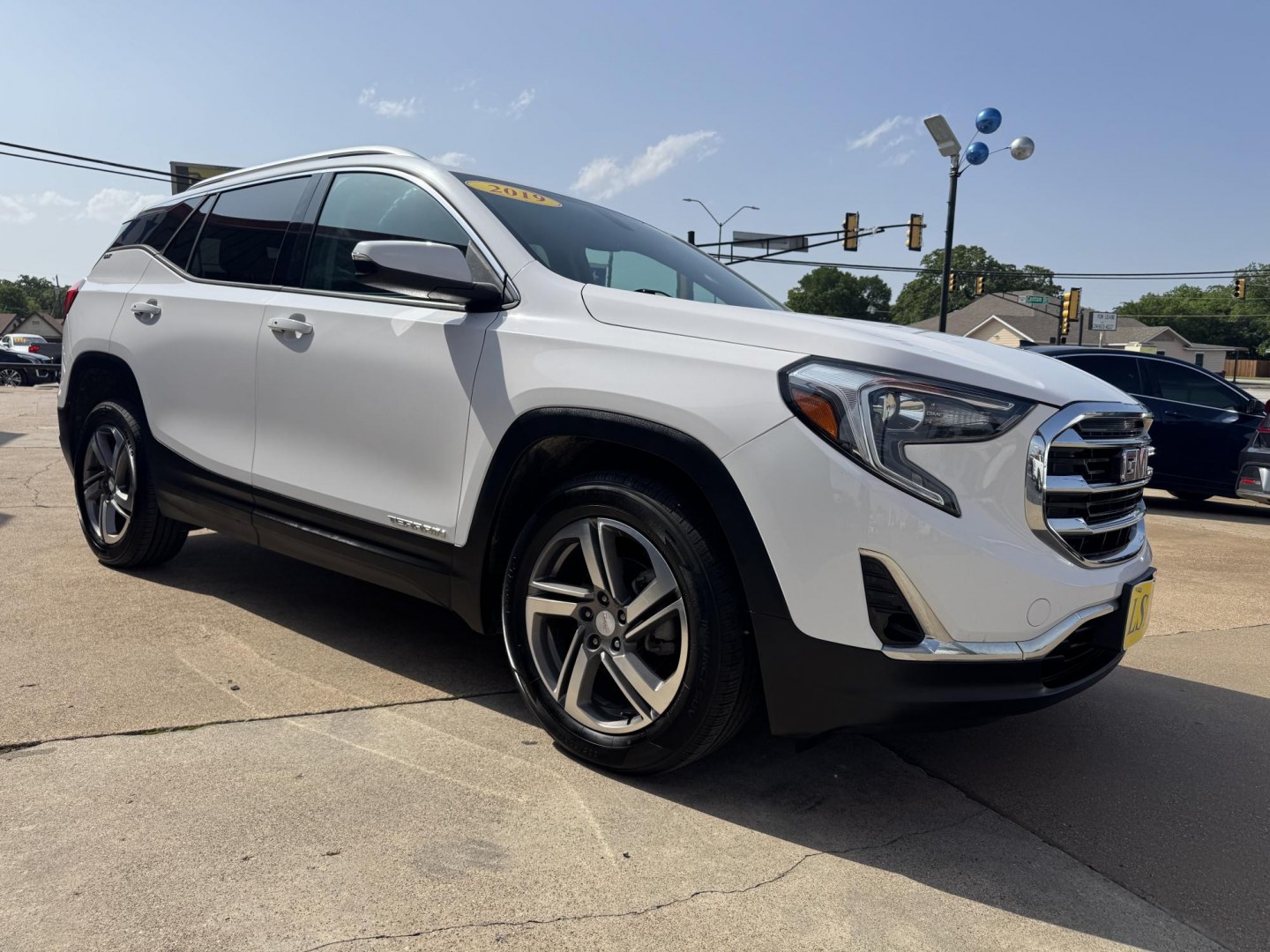 2019 WHITE GMC TERRAIN SLT (3GKALPEV7KL) , located at 5900 E. Lancaster Ave., Fort Worth, TX, 76112, (817) 457-5456, 0.000000, 0.000000- Photo#2