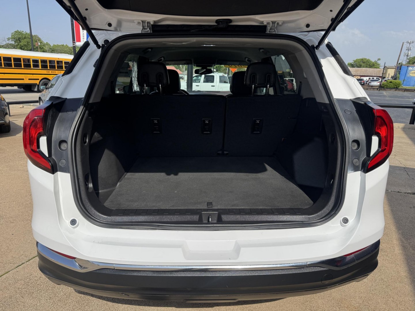 2019 WHITE GMC TERRAIN SLT (3GKALPEV7KL) , located at 5900 E. Lancaster Ave., Fort Worth, TX, 76112, (817) 457-5456, 0.000000, 0.000000- Photo#5