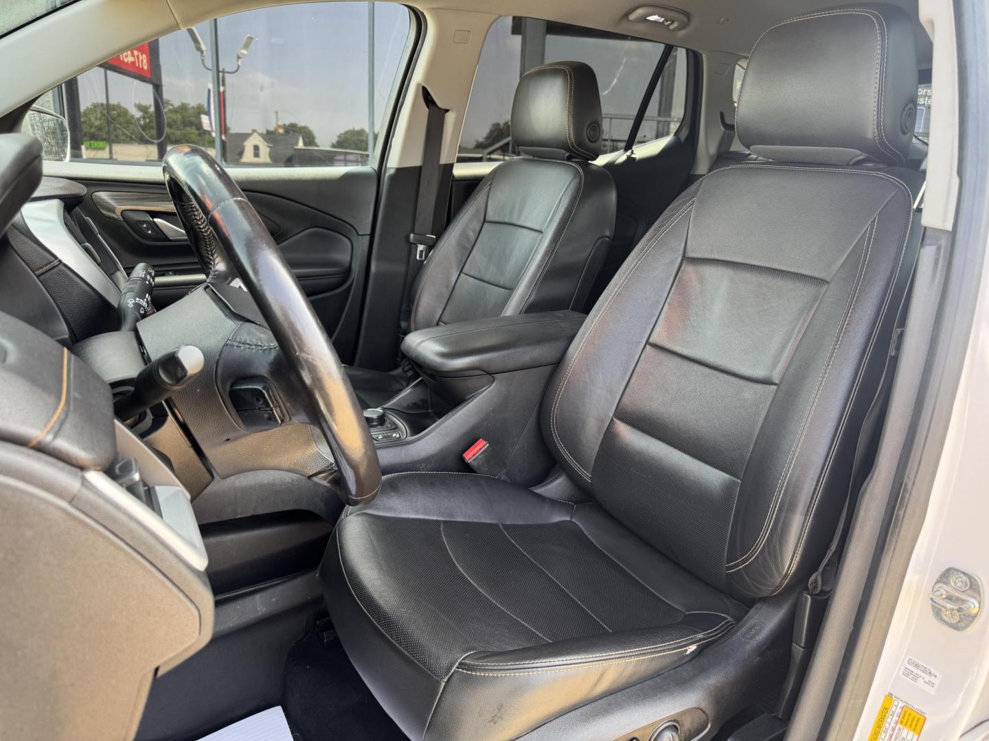 2019 WHITE GMC TERRAIN SLT (3GKALPEV7KL) , located at 5900 E. Lancaster Ave., Fort Worth, TX, 76112, (817) 457-5456, 0.000000, 0.000000 - Photo#10