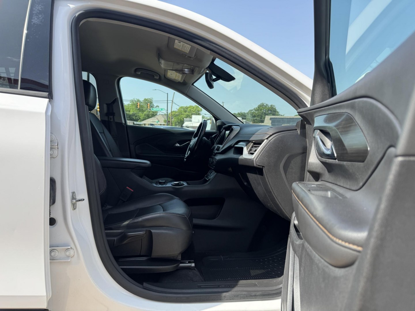 2019 WHITE GMC TERRAIN SLT (3GKALPEV7KL) , located at 5900 E. Lancaster Ave., Fort Worth, TX, 76112, (817) 457-5456, 0.000000, 0.000000- Photo#16