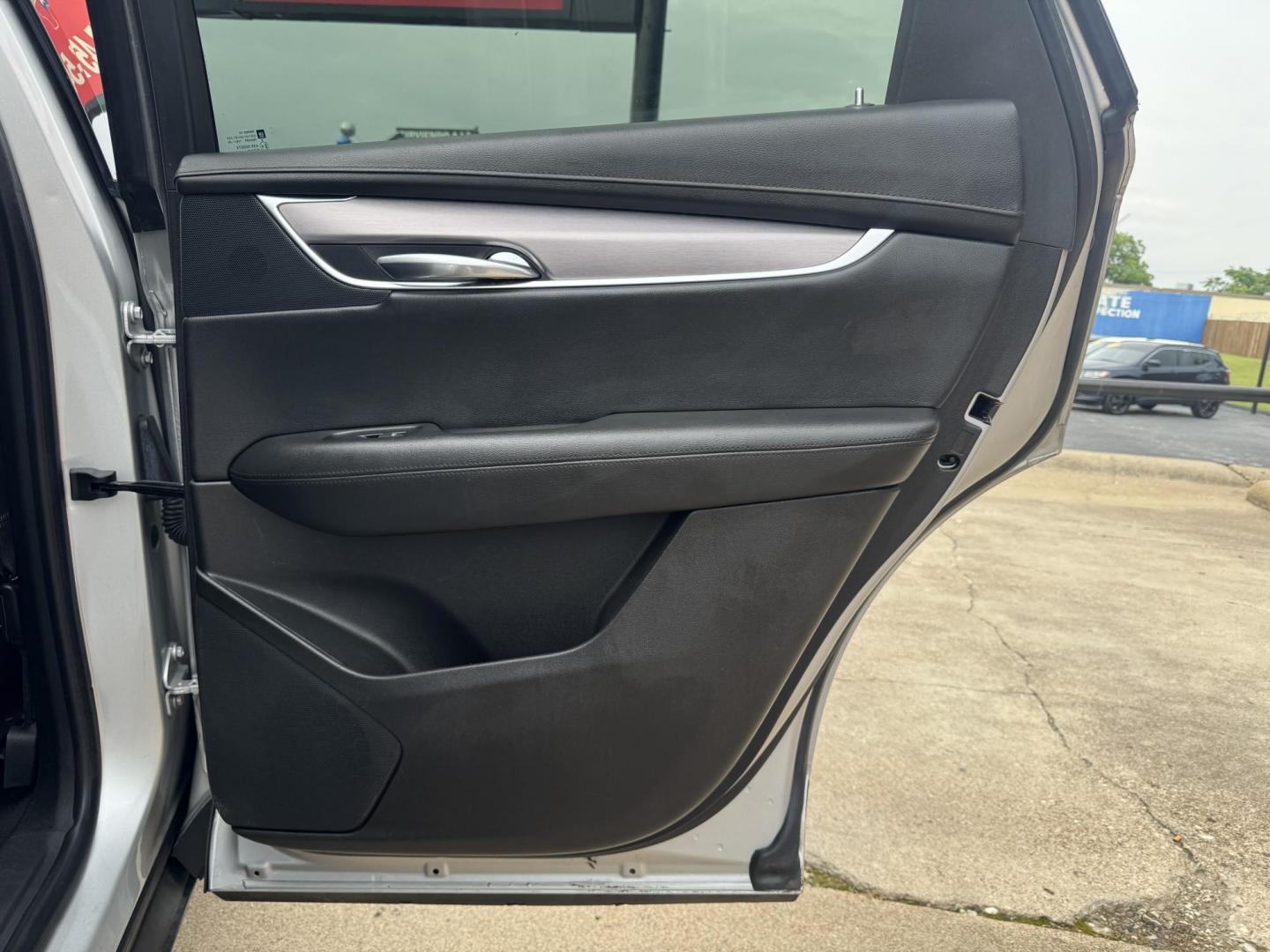 2017 SILVER CADILLAC XT5 LUXURY (1GYKNBRS4HZ) , located at 5900 E. Lancaster Ave., Fort Worth, TX, 76112, (817) 457-5456, 0.000000, 0.000000 - Photo#15