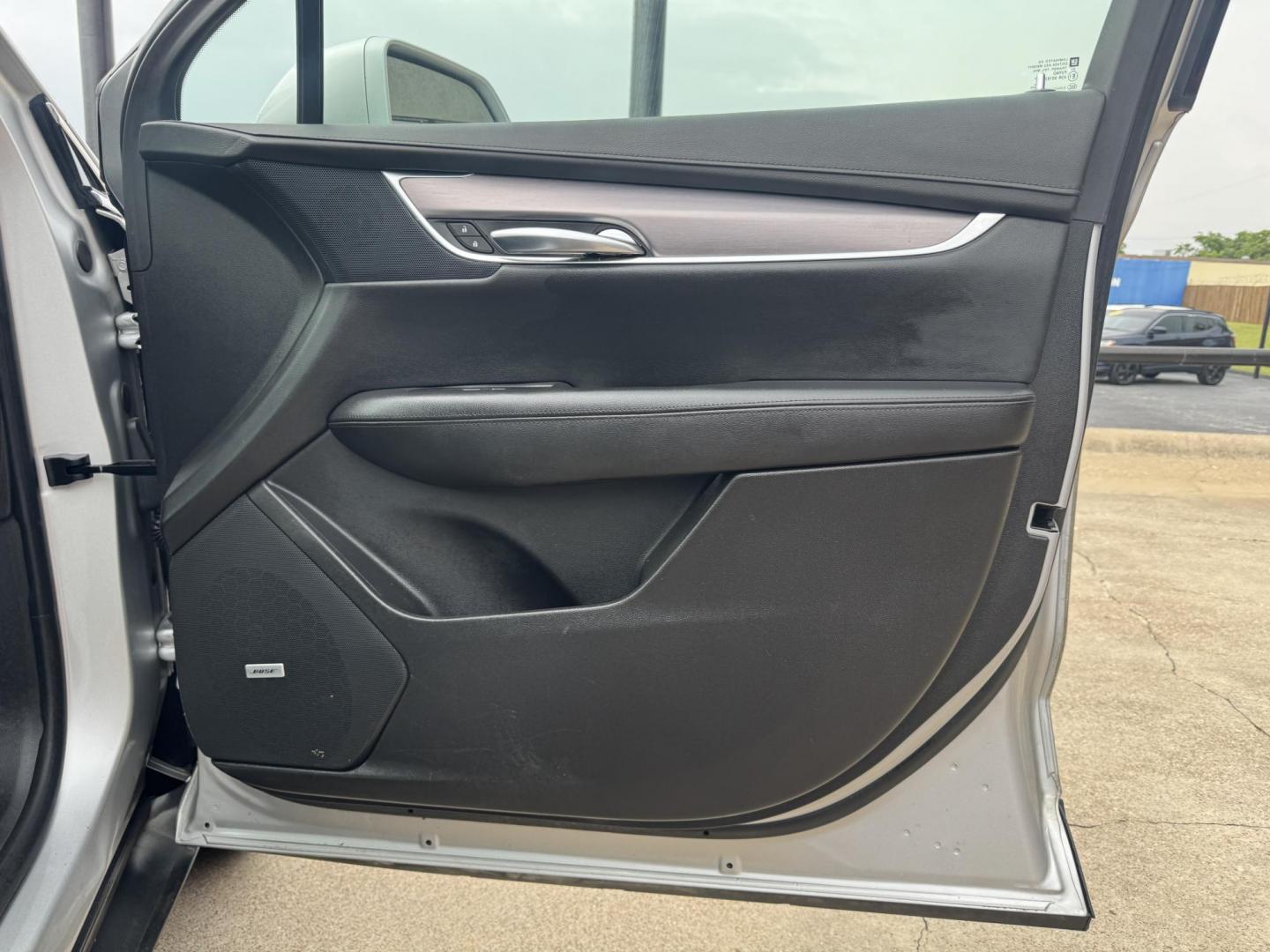 2017 SILVER CADILLAC XT5 LUXURY (1GYKNBRS4HZ) , located at 5900 E. Lancaster Ave., Fort Worth, TX, 76112, (817) 457-5456, 0.000000, 0.000000 - Photo#17
