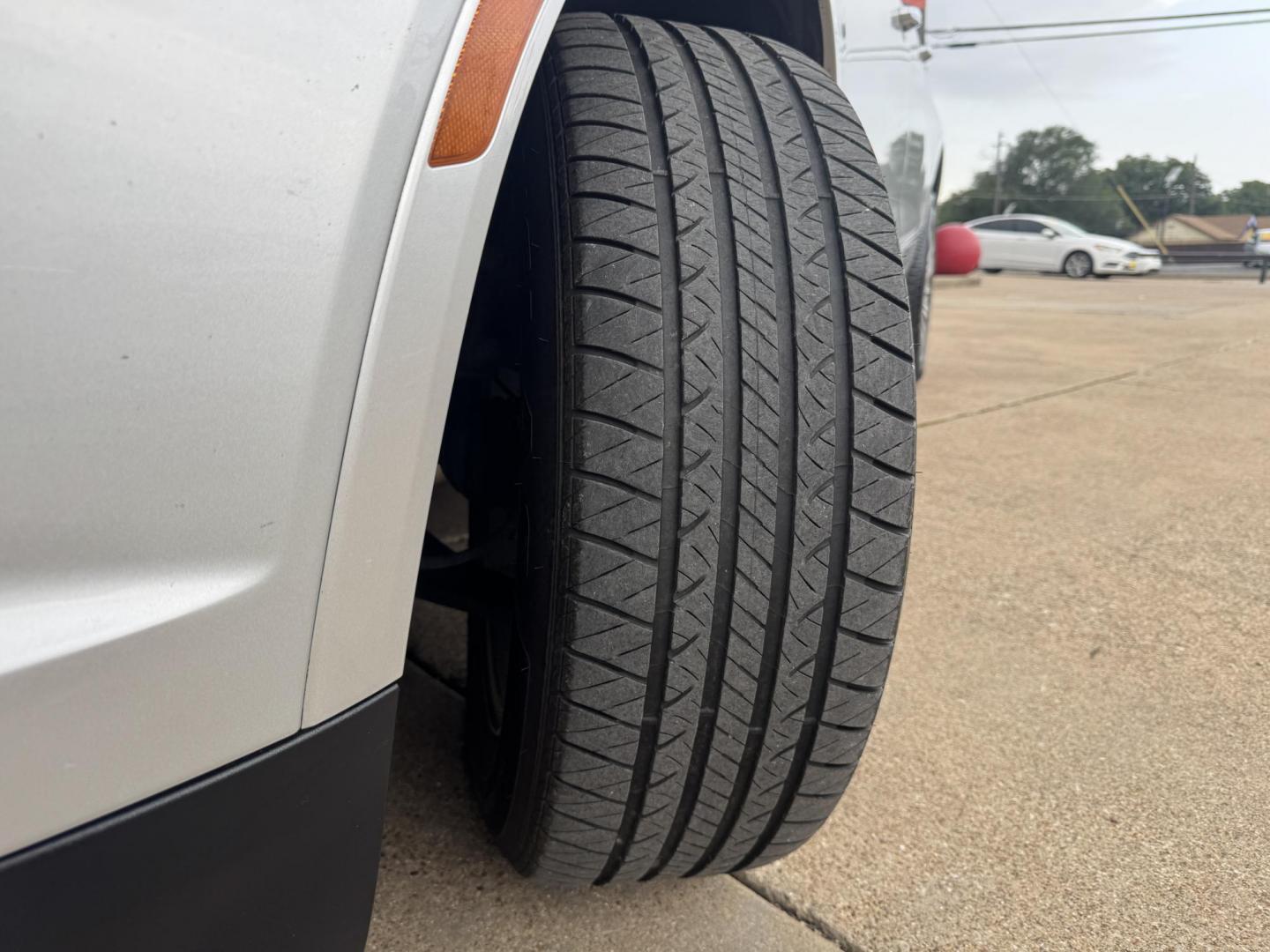 2017 SILVER CADILLAC XT5 LUXURY (1GYKNBRS4HZ) , located at 5900 E. Lancaster Ave., Fort Worth, TX, 76112, (817) 457-5456, 0.000000, 0.000000 - Photo#23
