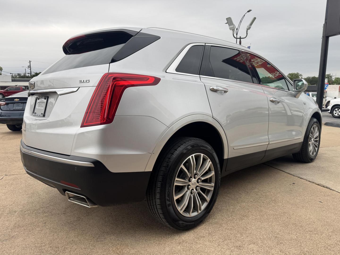 2017 SILVER CADILLAC XT5 LUXURY (1GYKNBRS4HZ) , located at 5900 E. Lancaster Ave., Fort Worth, TX, 76112, (817) 457-5456, 0.000000, 0.000000 - Photo#3
