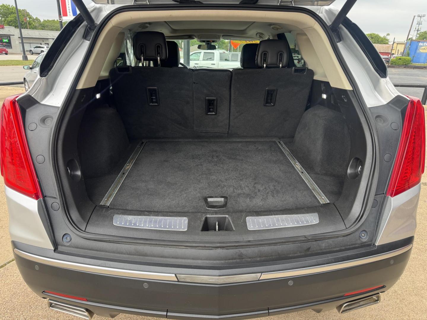 2017 SILVER CADILLAC XT5 LUXURY (1GYKNBRS4HZ) , located at 5900 E. Lancaster Ave., Fort Worth, TX, 76112, (817) 457-5456, 0.000000, 0.000000 - Photo#6